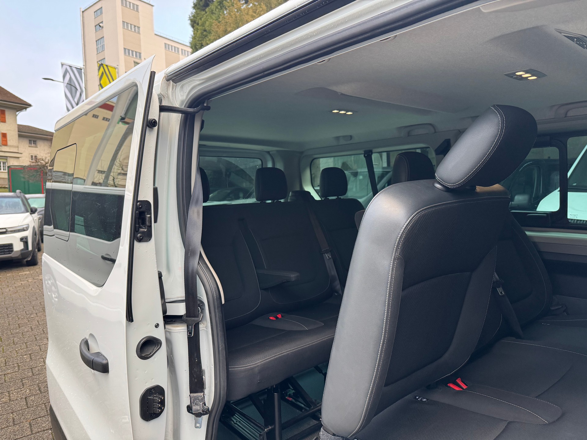 RENAULT Trafic Blue dCi 170 Grand Passenger Techno EDC-image-14