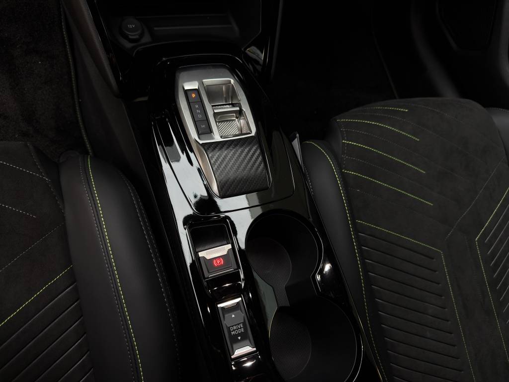 PEUGEOT 208 1.2 MHEV 145 GT-image-6