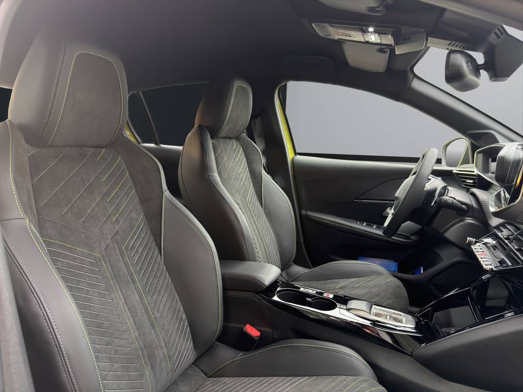 PEUGEOT 208 1.2 MHEV 145 GT-image-10