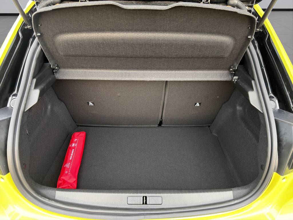 PEUGEOT 208 1.2 MHEV 145 GT-image-11