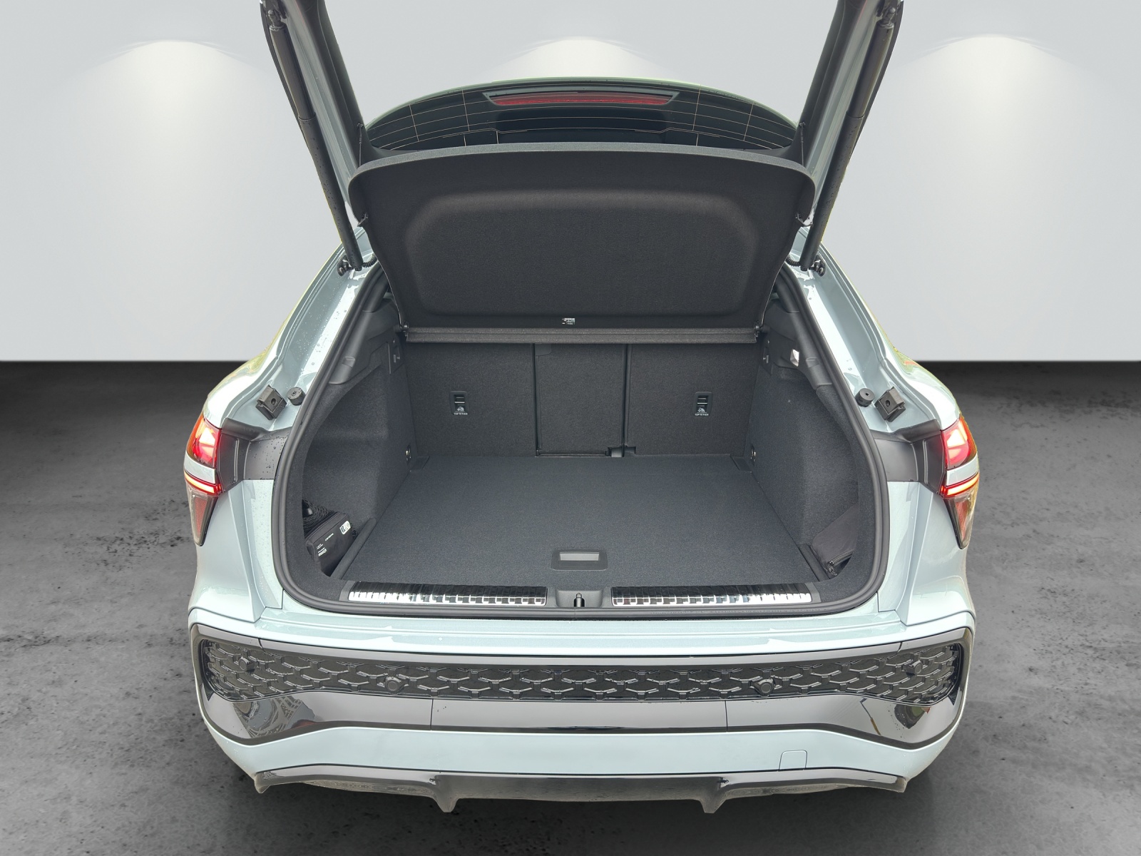 AUDI Q3 Sportback TFSI quattro 195 kW S tronic-image-9