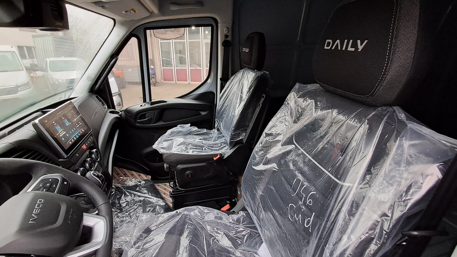 IVECO Daily 4x4 Kastenwagen 7t 70S18 HW-image-10