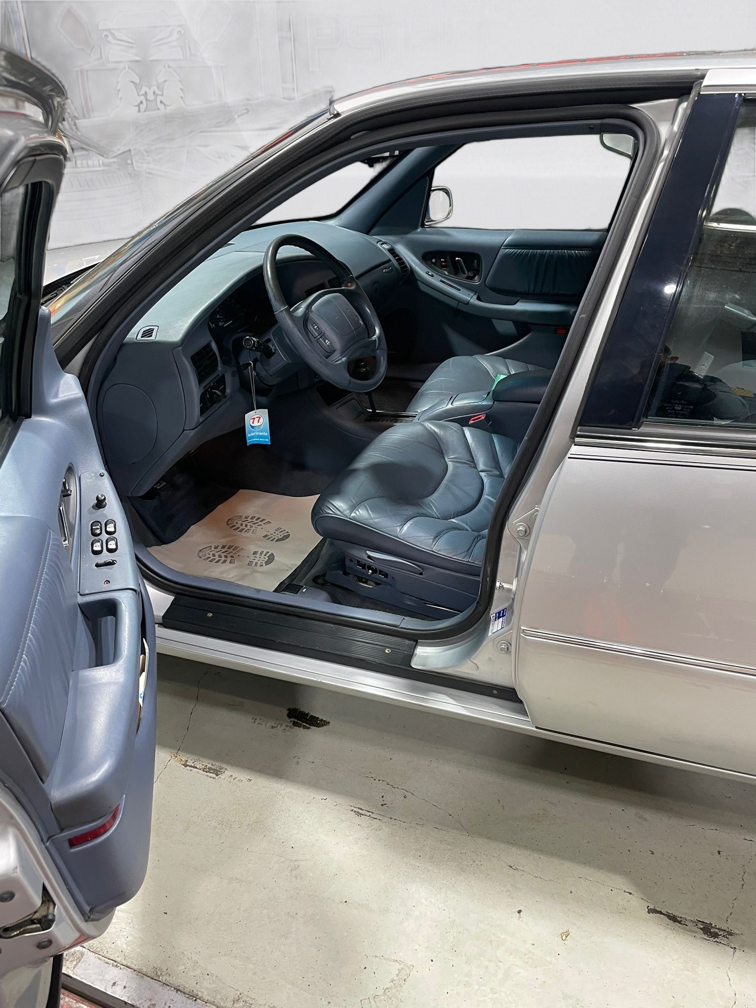 BUICK Regal 3.8 V6 Limited-showroom-element-3