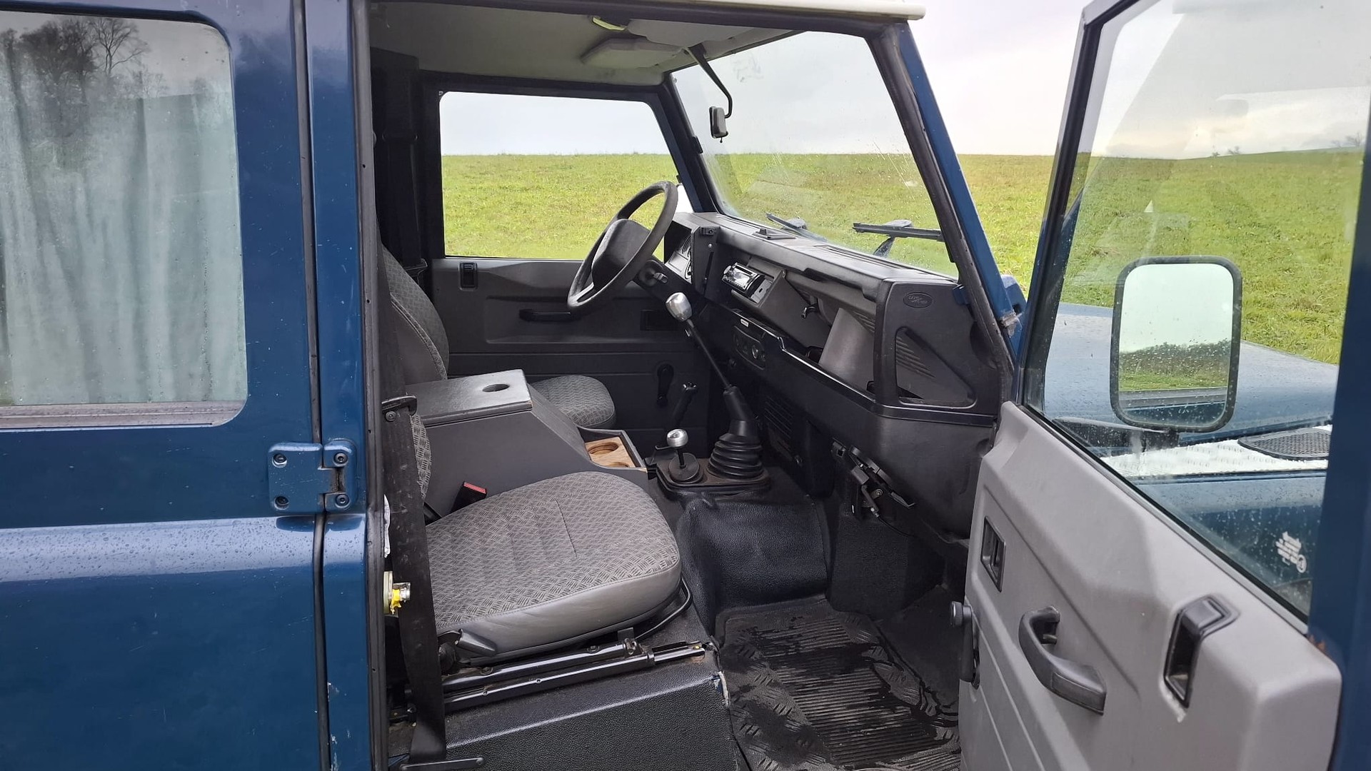 LAND ROVER Defender 110 SW 2.5 Td5-image-4