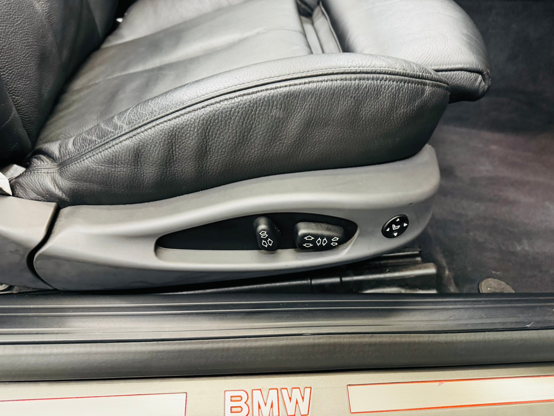 BMW 645i-image-14