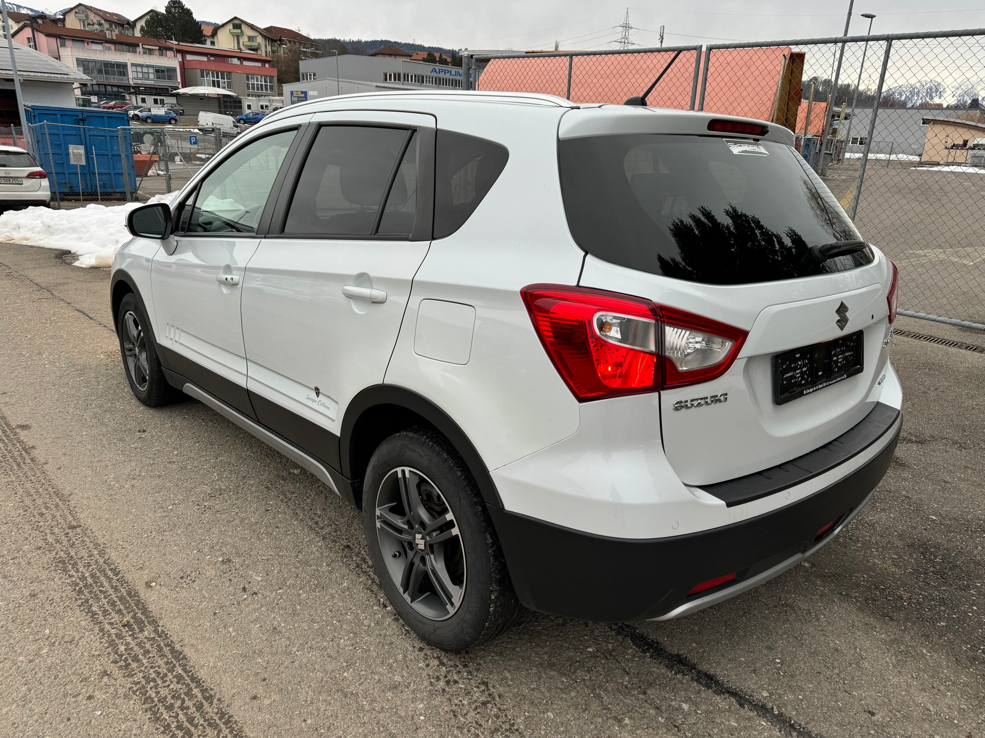SUZUKI SX4 S-Cross 1.6 TD Sergio Cellano 4WD-image-4