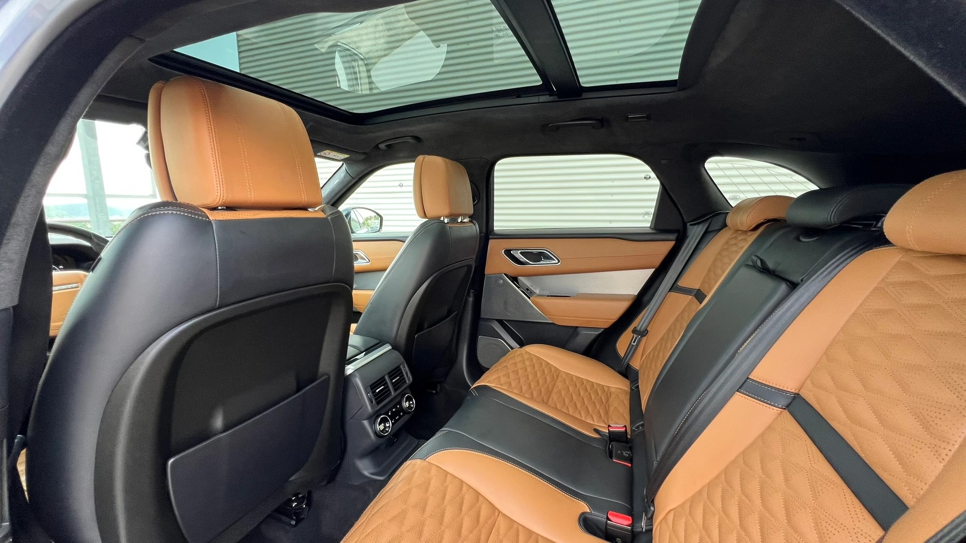LAND ROVER RANGE ROVER VELAR SV AUTOBIOGRAPHY DYNAMIC EDITION BLACK AUTOMATIC l 550 PS-image-25