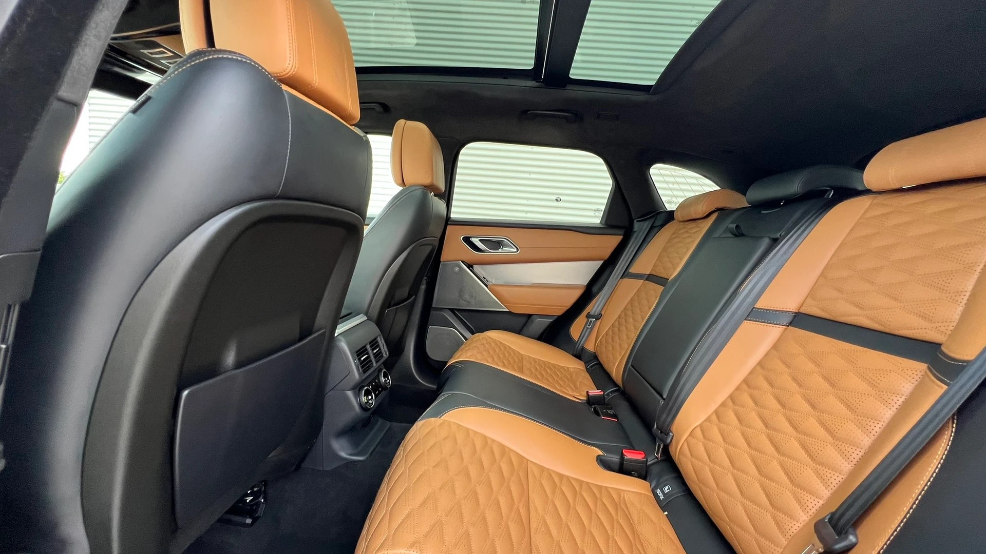 LAND ROVER RANGE ROVER VELAR SV AUTOBIOGRAPHY DYNAMIC EDITION BLACK AUTOMATIC l 550 PS-image-27