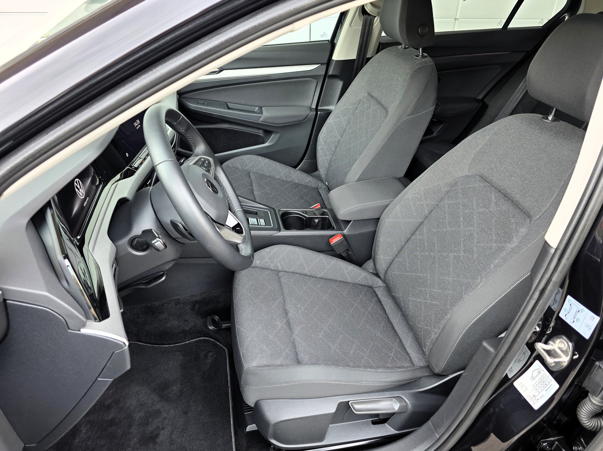 VW Golf 1.5 e TSI ACT Selection DSG-image-12