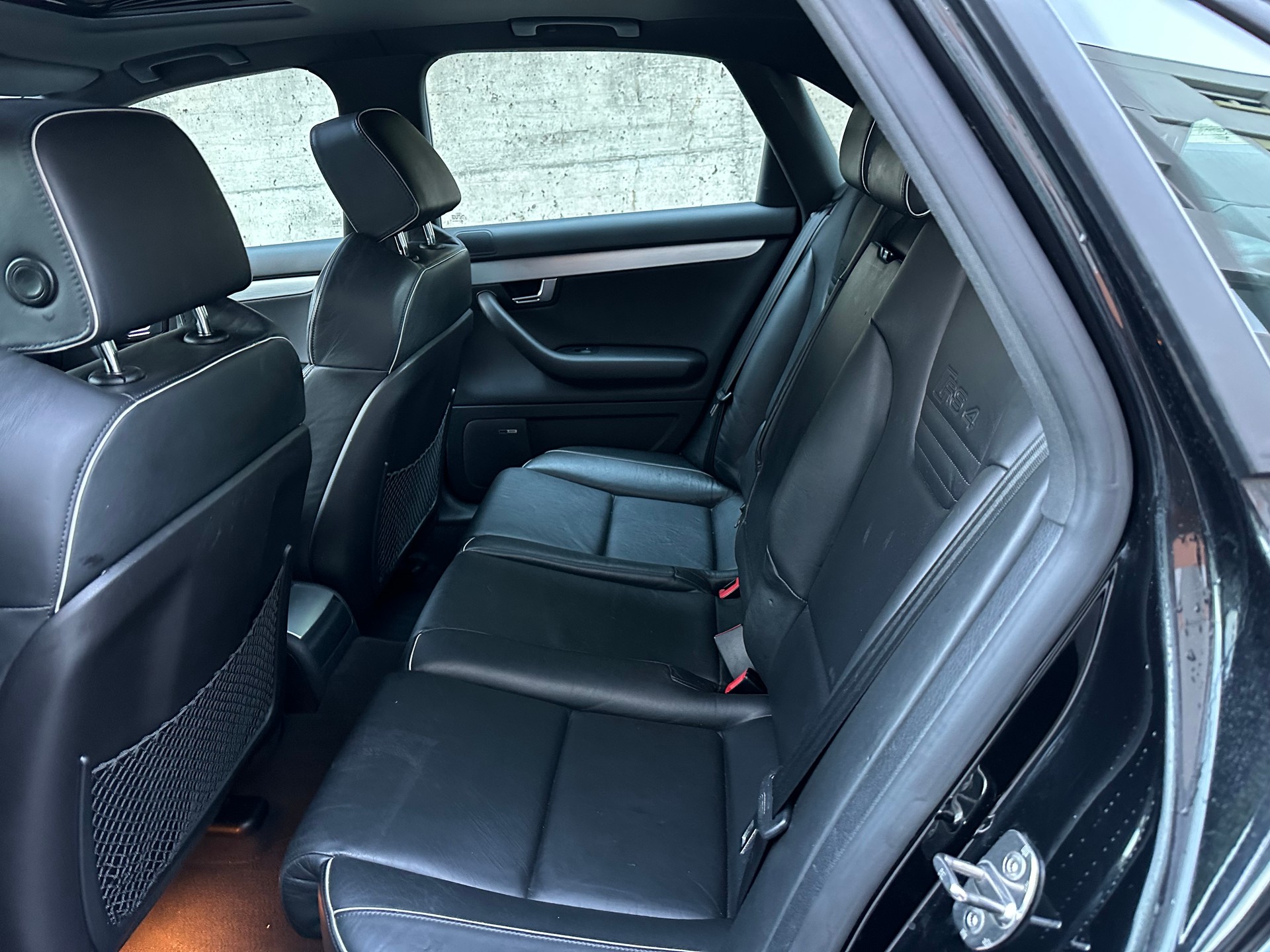 AUDI RS4 Limousine 4.2 V8 quattro-image-9