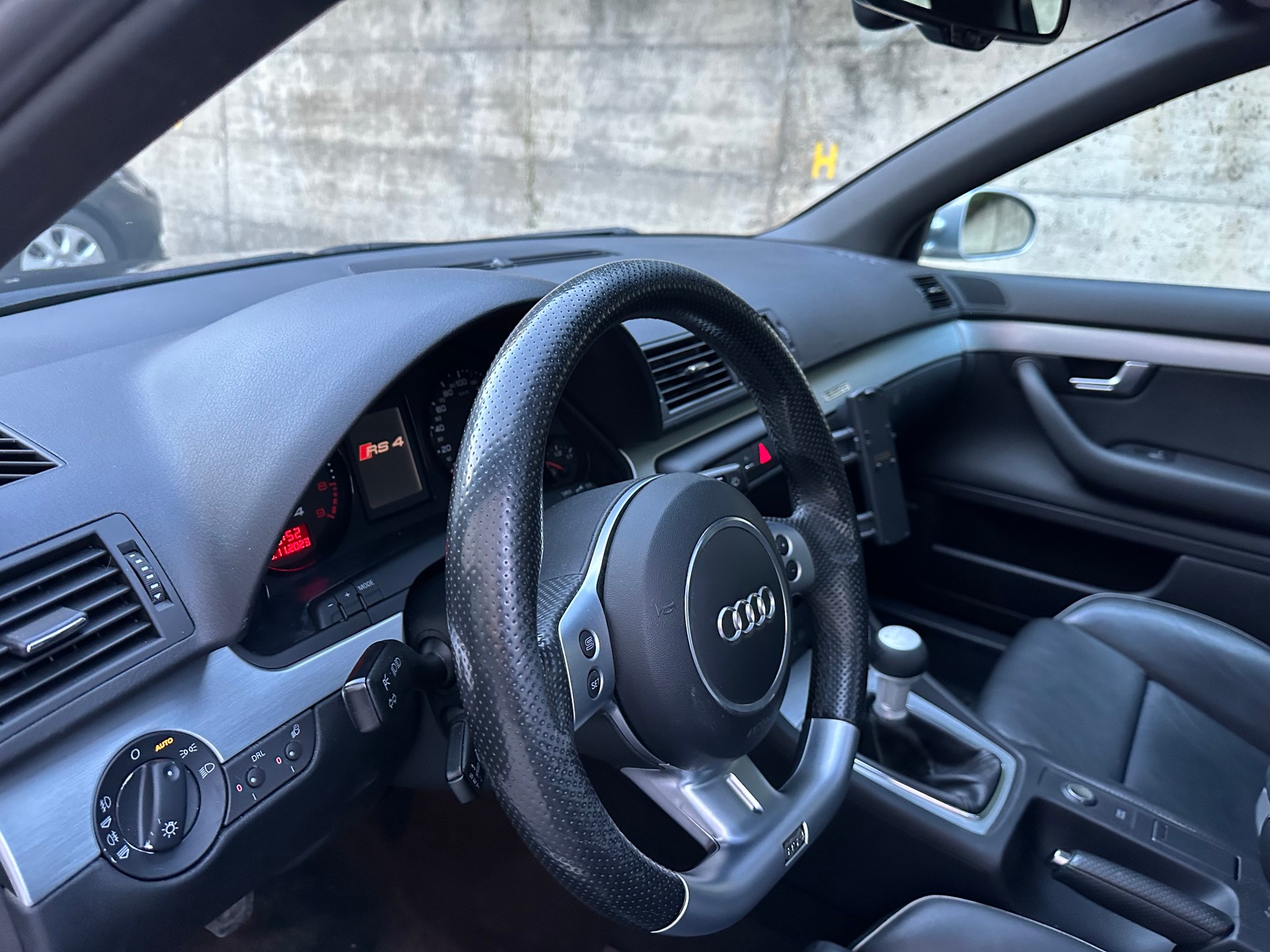 AUDI RS4 Limousine 4.2 V8 quattro-image-10