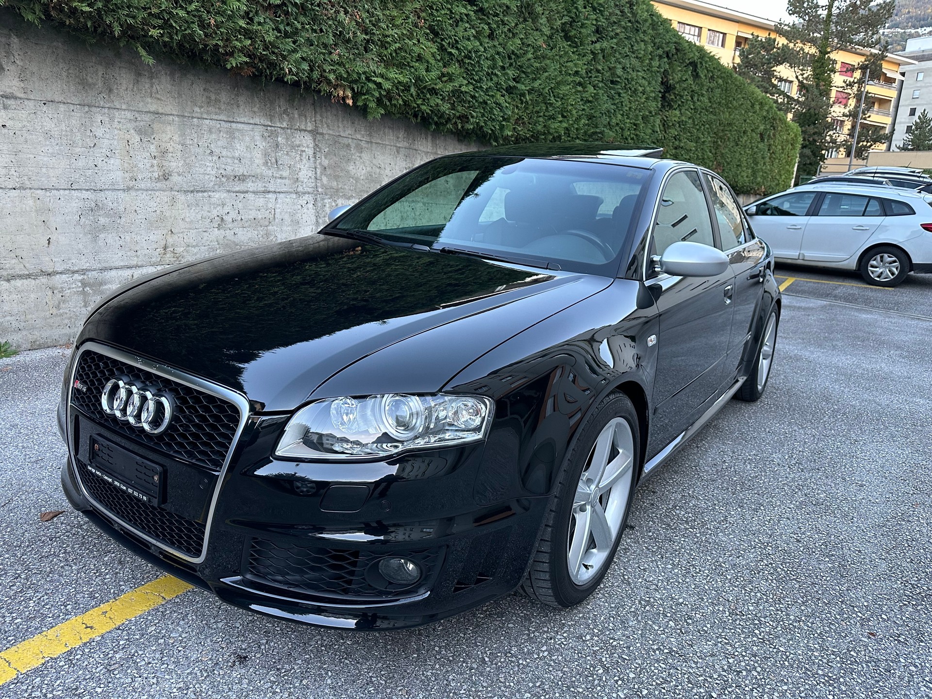 AUDI RS4 Limousine 4.2 V8 quattro-image-0