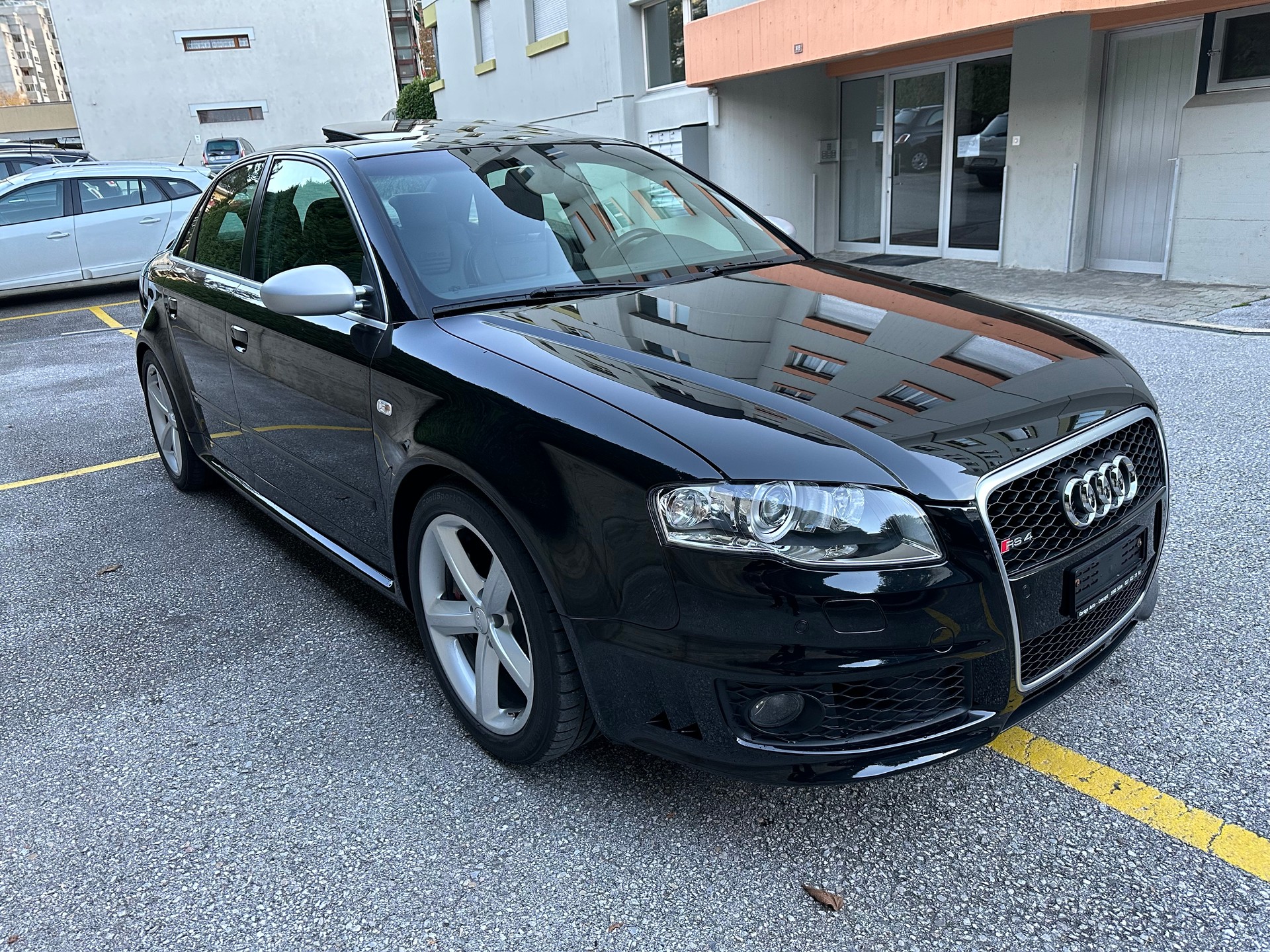 AUDI RS4 Limousine 4.2 V8 quattro-image-3