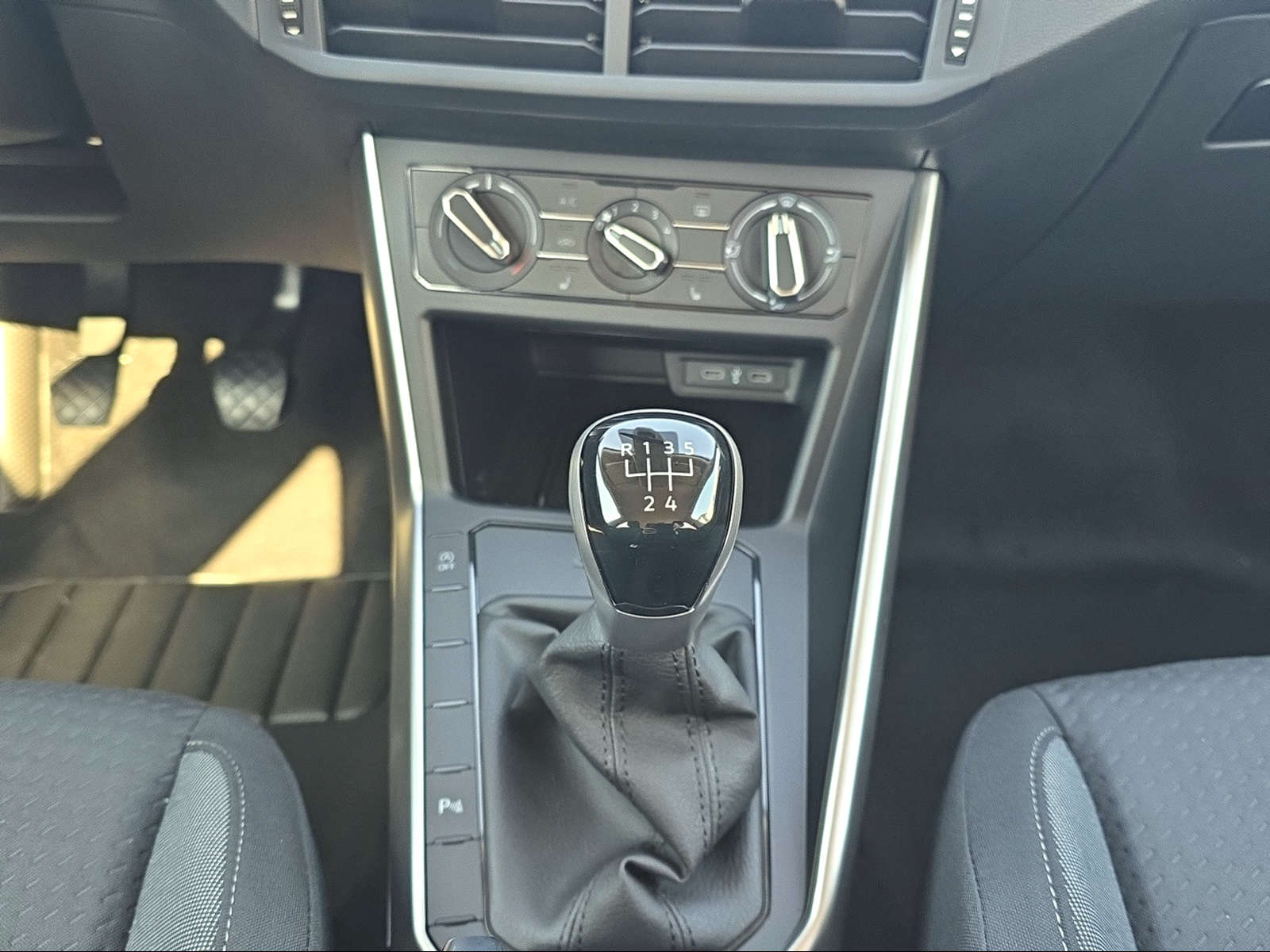 VW VW Polo-image-11