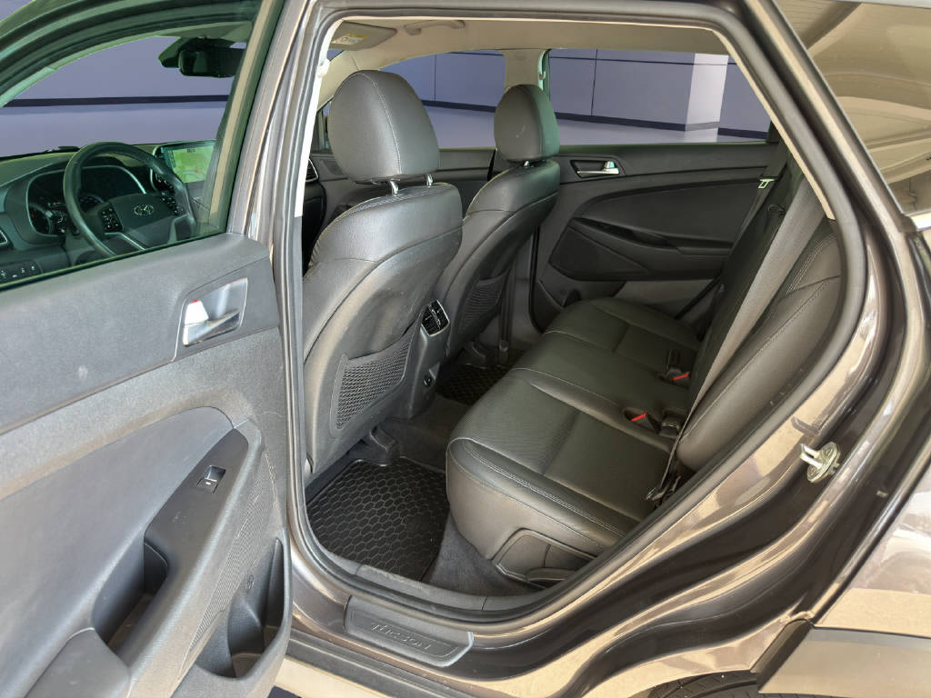 HYUNDAI TUCSON 2.0 CRDi Amplia 4WD-image-10