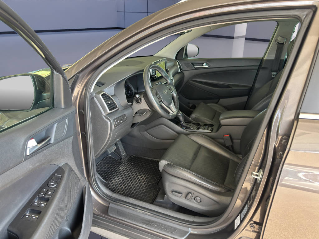 HYUNDAI TUCSON 2.0 CRDi Amplia 4WD-image-9