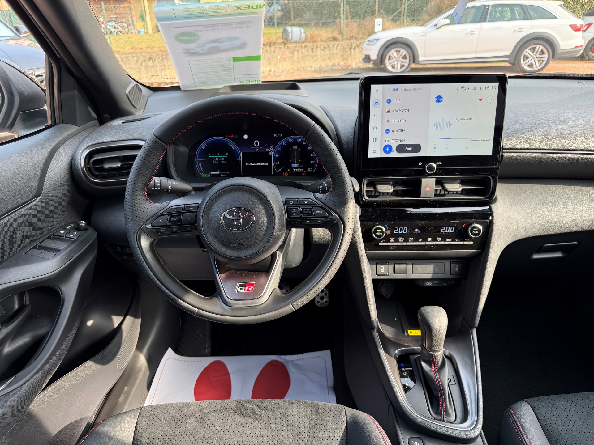 TOYOTA Yaris Cross 1.5 GR Sport e-CVT-image-7