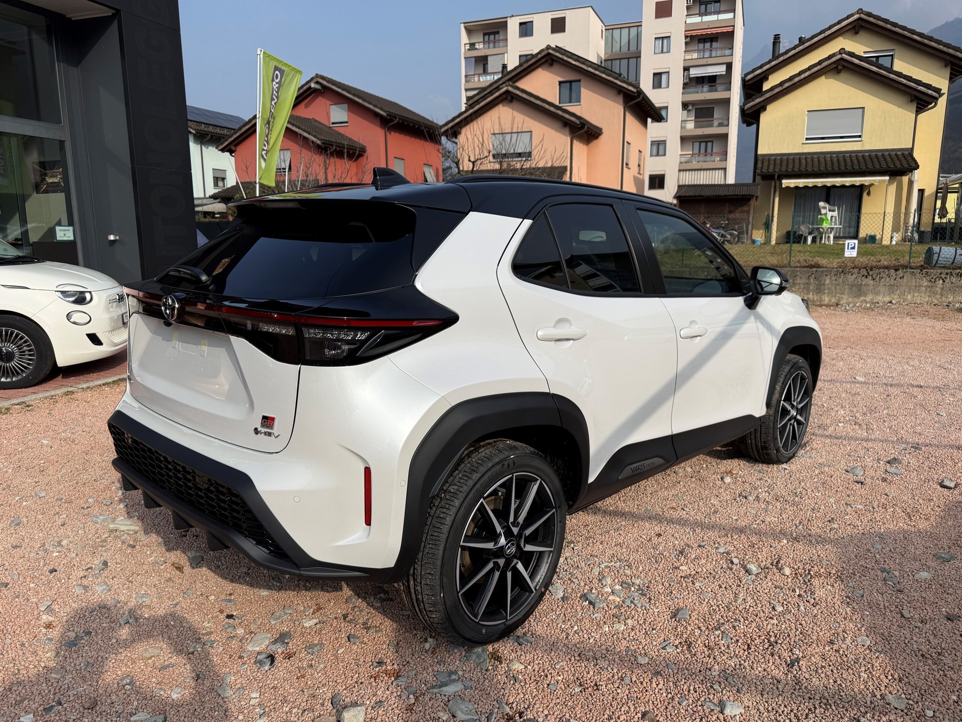 TOYOTA Yaris Cross 1.5 GR Sport e-CVT-image-1