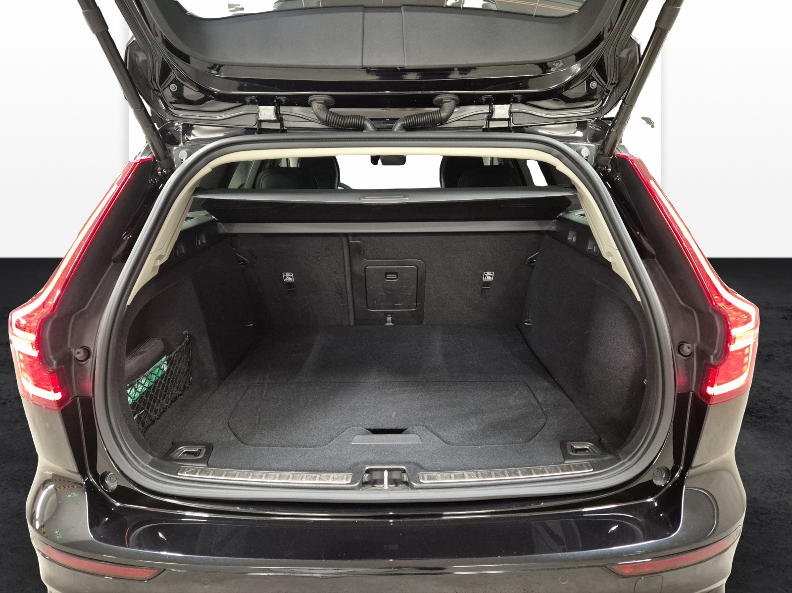 VOLVO V60 2.0 T6 TE Plus Dark eAWD-image-18
