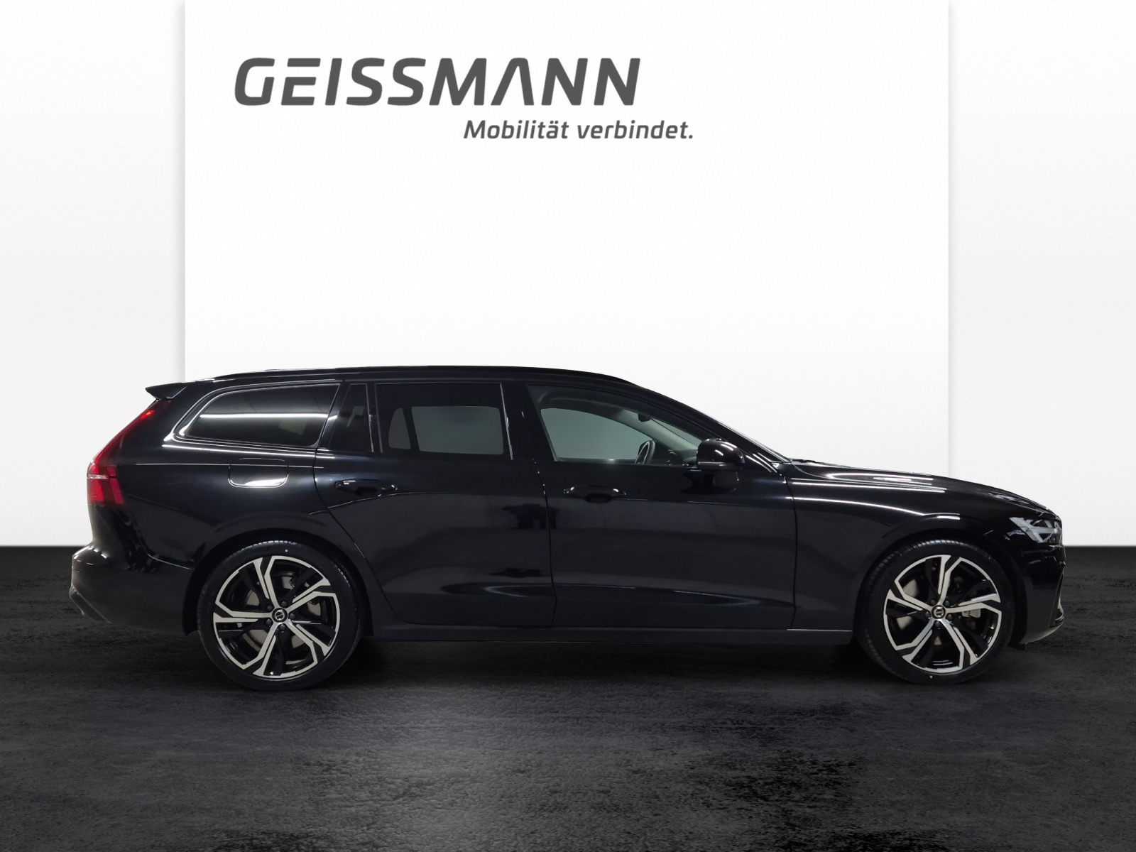 VOLVO V60 2.0 T6 TE Plus Dark eAWD-image-3