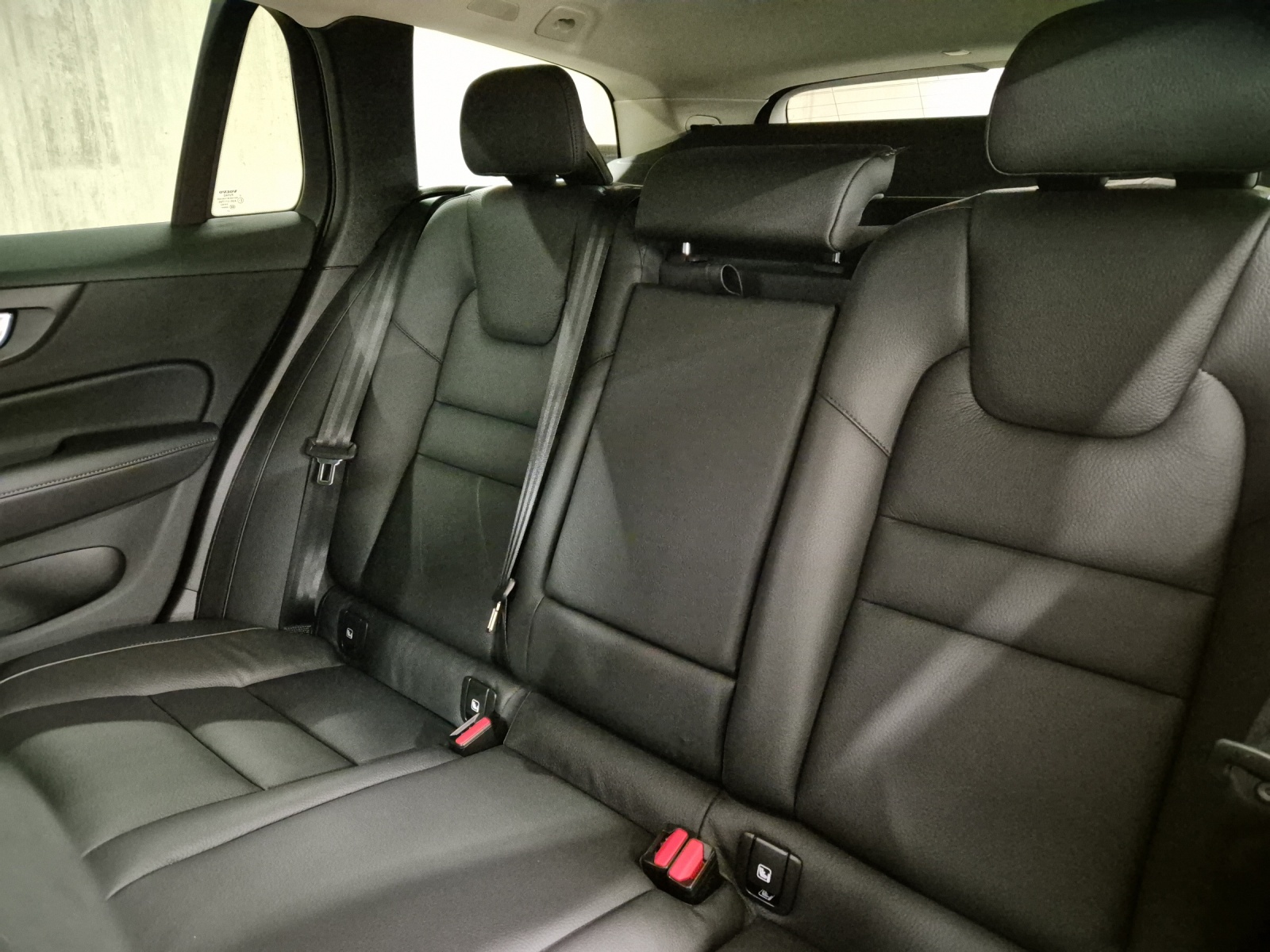 VOLVO V60 2.0 T6 TE Plus Dark eAWD-image-15