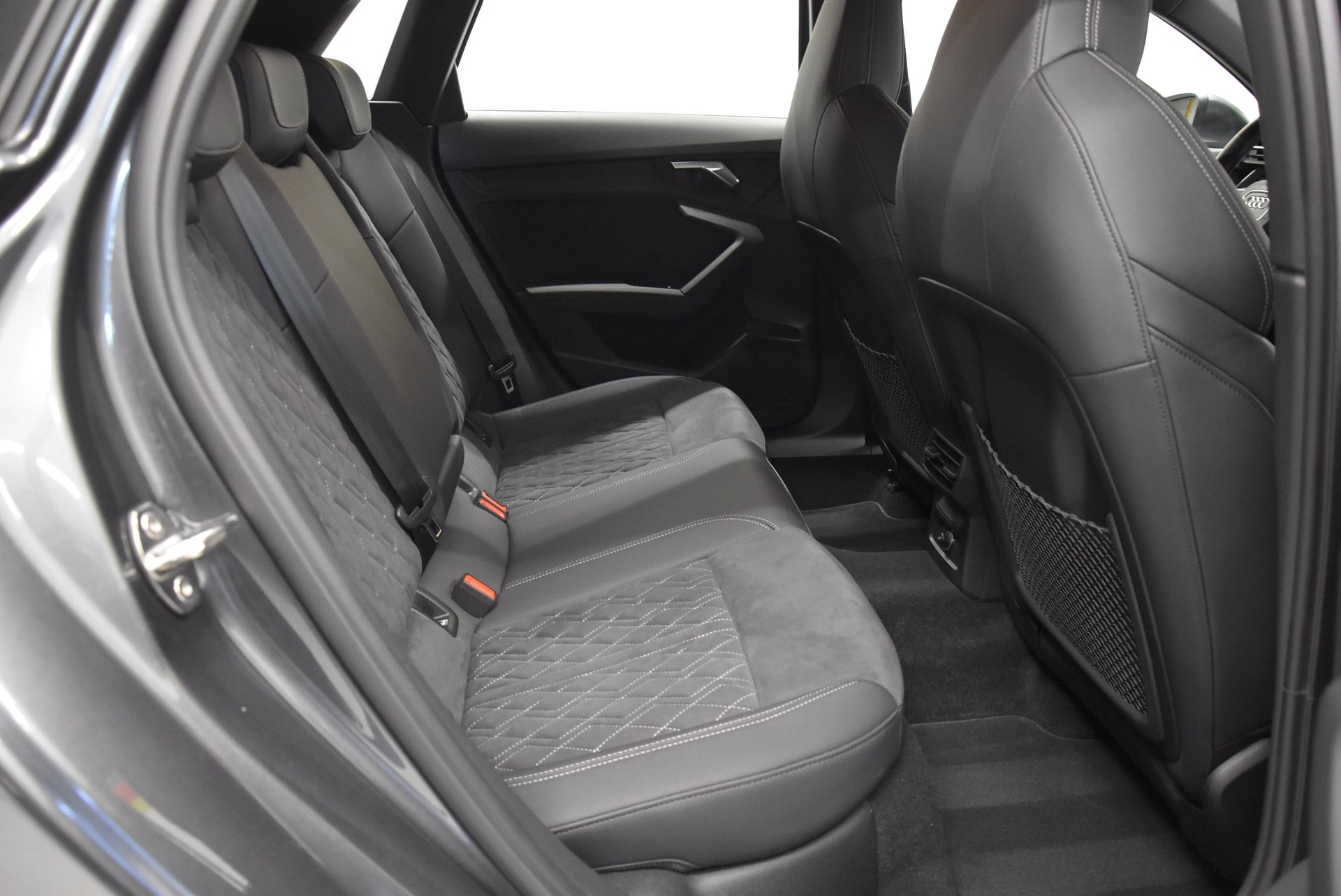 AUDI A3 Sportback 35 TFSI S line Attraction S-tronic-image-10