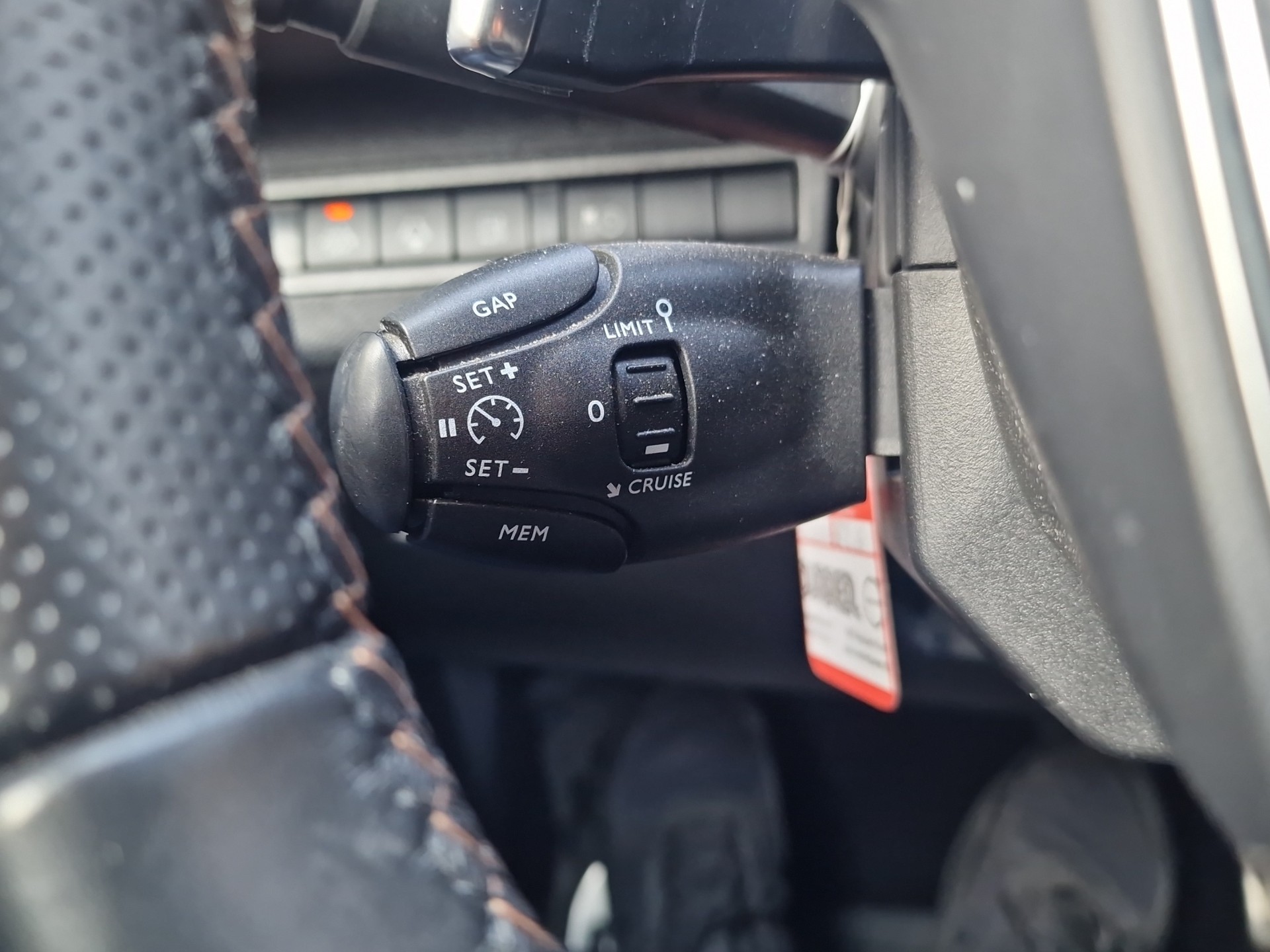 PEUGEOT 3008 1.6 Plug-in Hybrid4 GT-image-18