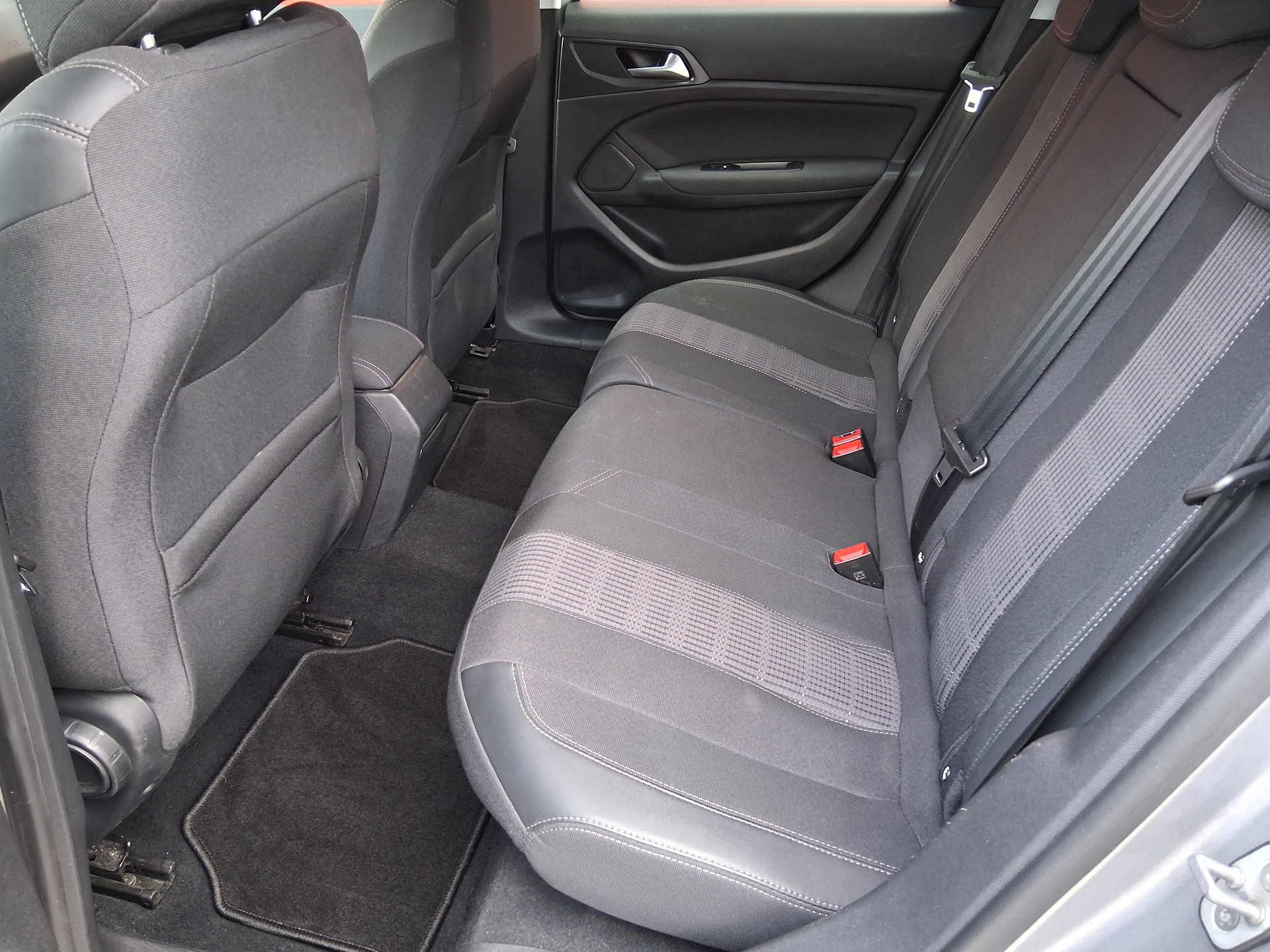 PEUGEOT 308 SW 1.5 BlueHDI Tech Edition EAT8-image-11