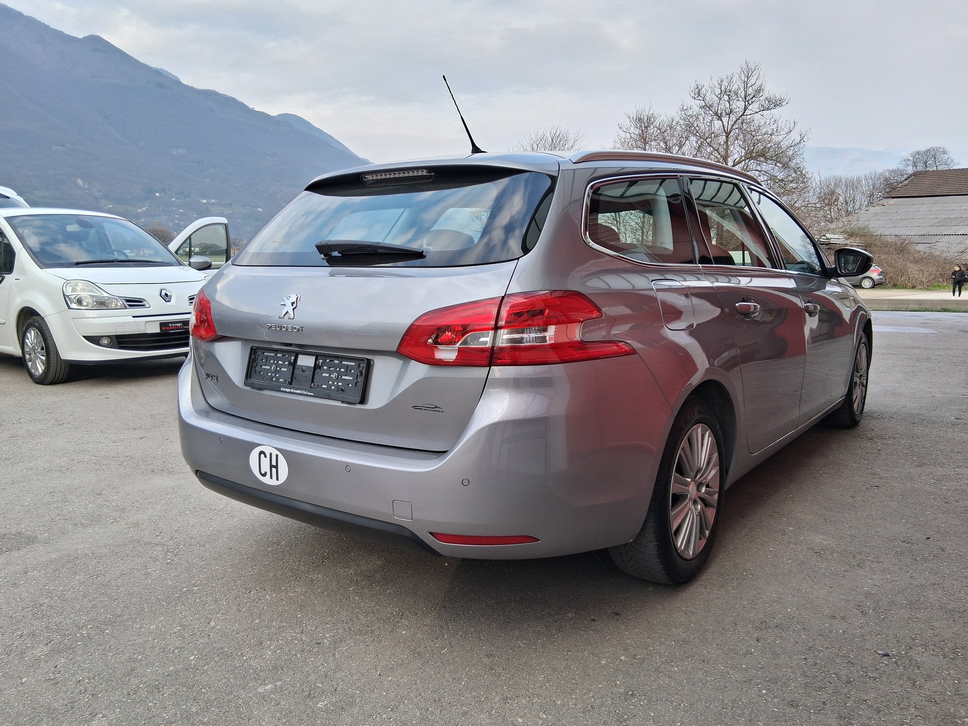 PEUGEOT 308 SW 1.5 BlueHDI Tech Edition EAT8-image-5