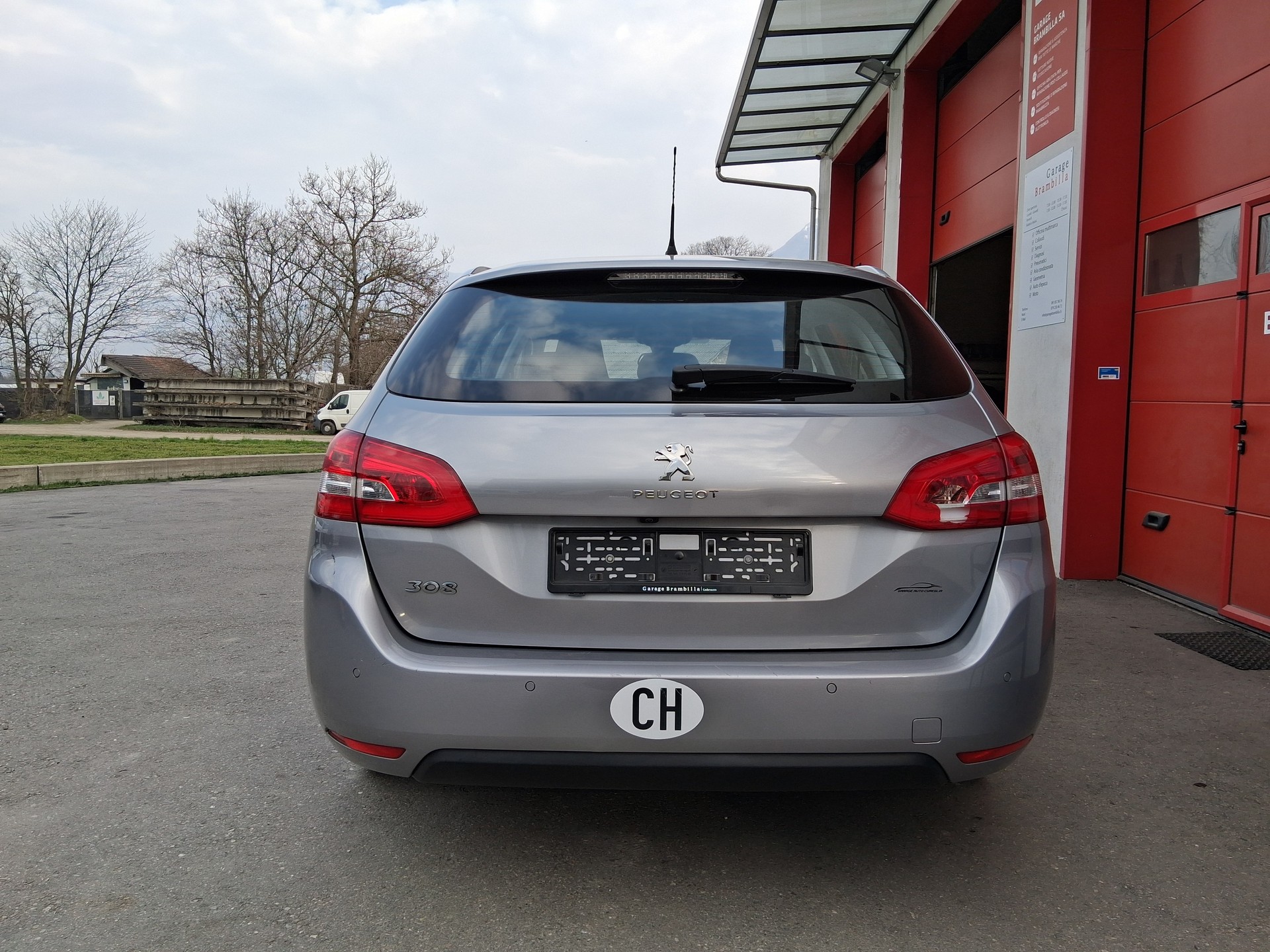 PEUGEOT 308 SW 1.5 BlueHDI Tech Edition EAT8-image-6