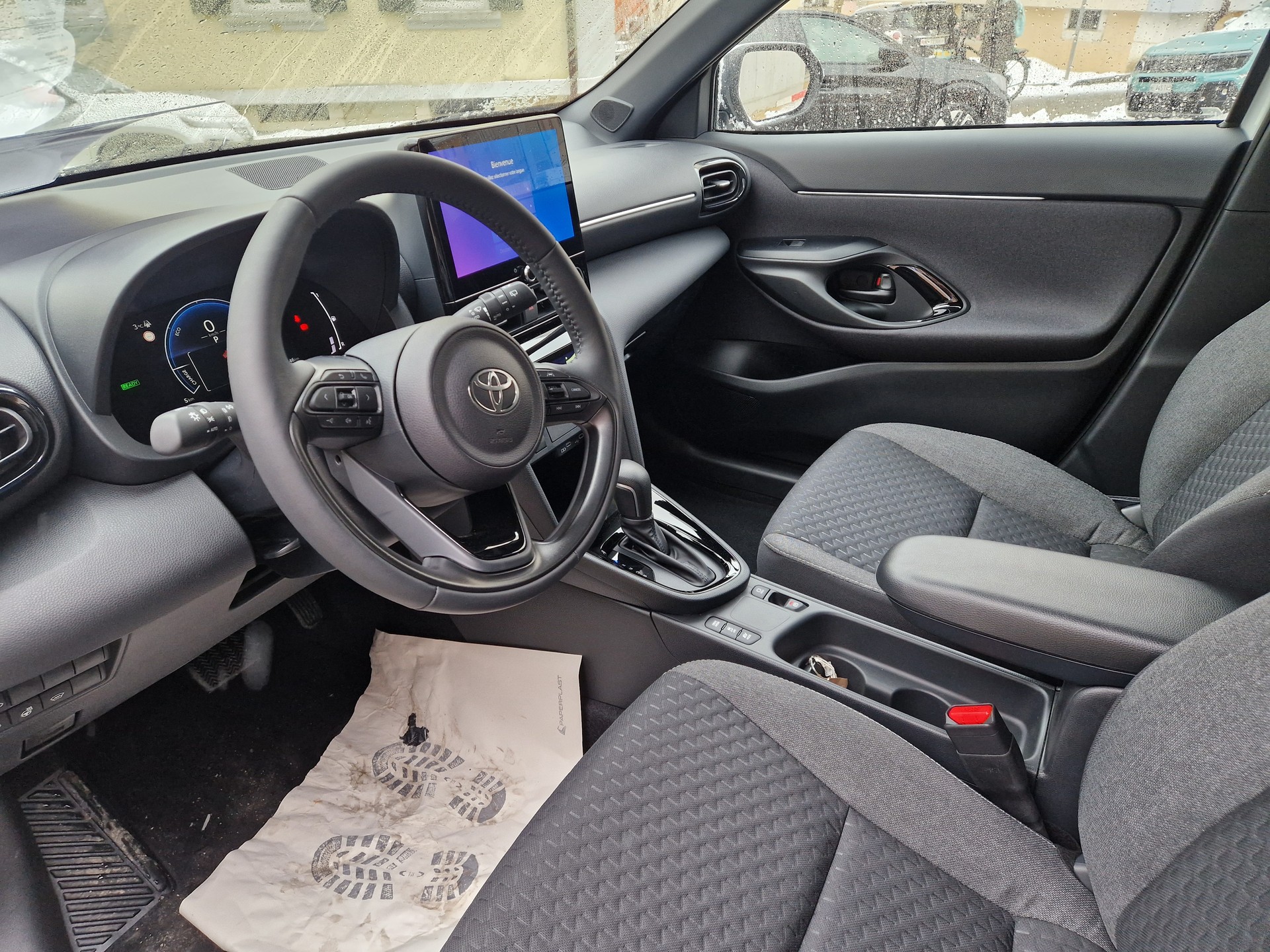 TOYOTA Yaris Cross 1.5 Sport e-CVT-image-2