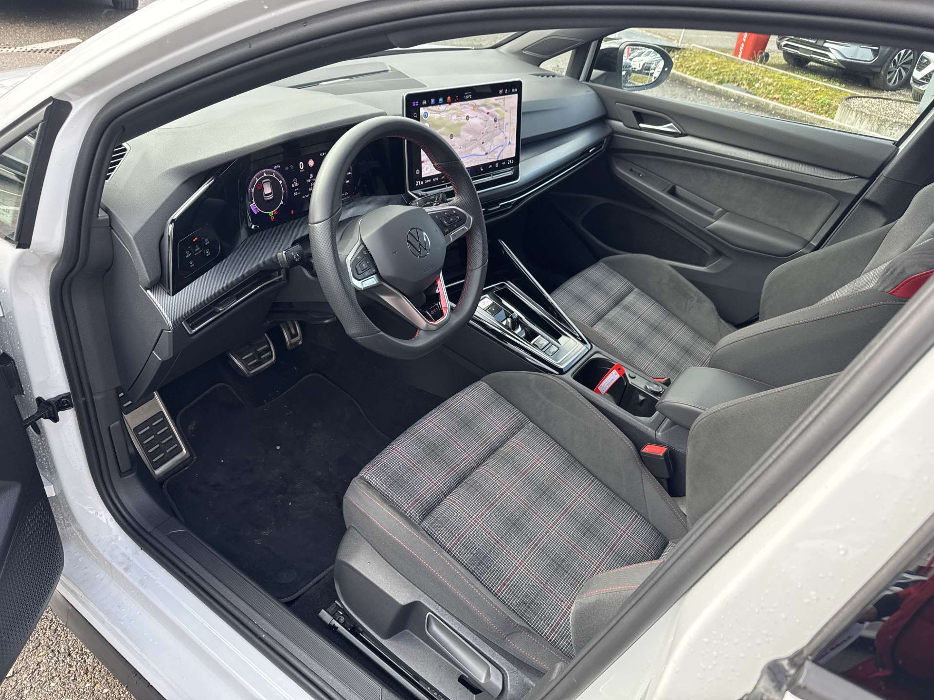 VW Golf 2.0 TSi GTi 266PS DSG-Automat-image-5