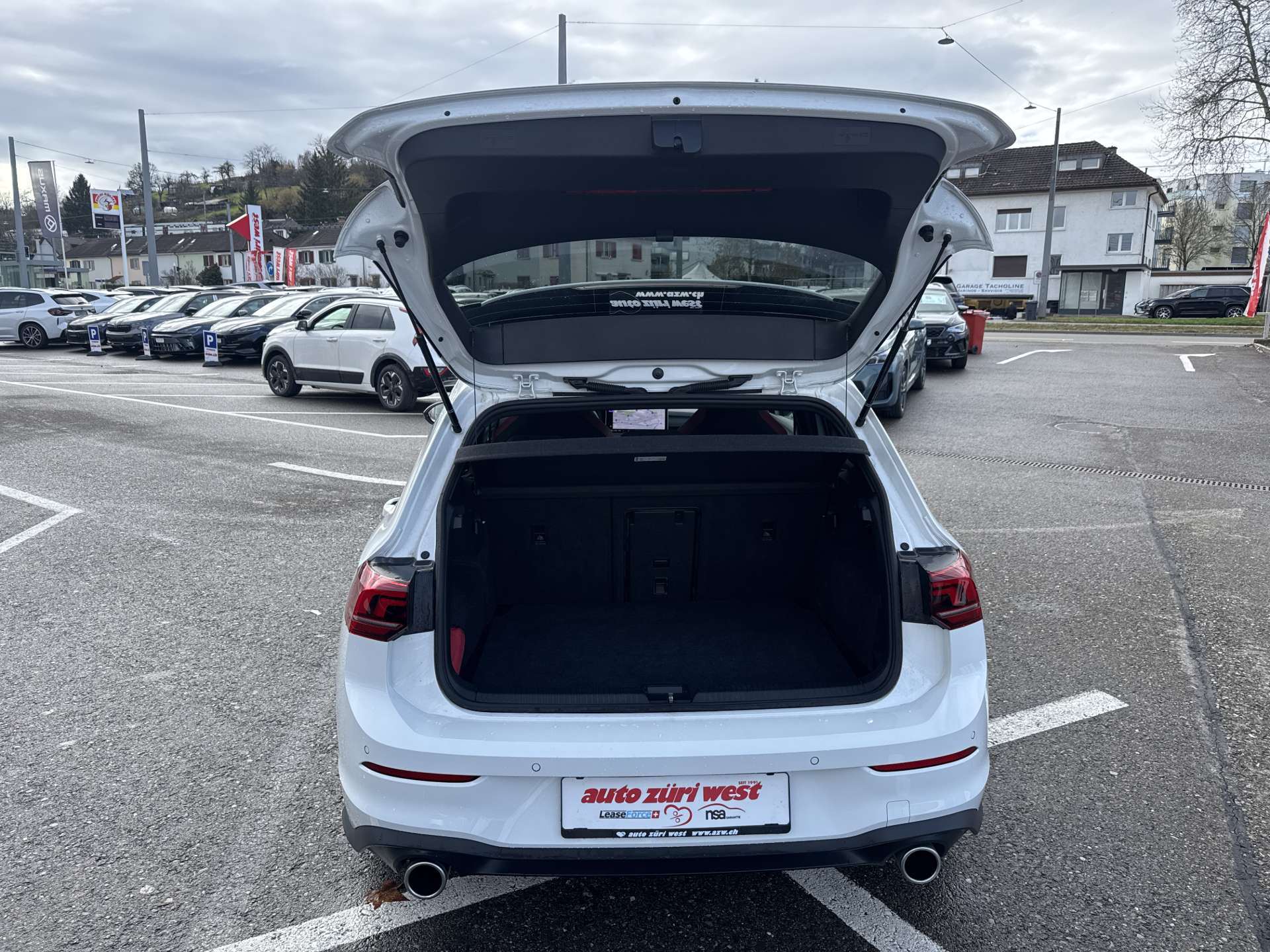 VW Golf 2.0 TSi GTi 266PS DSG-Automat-image-7