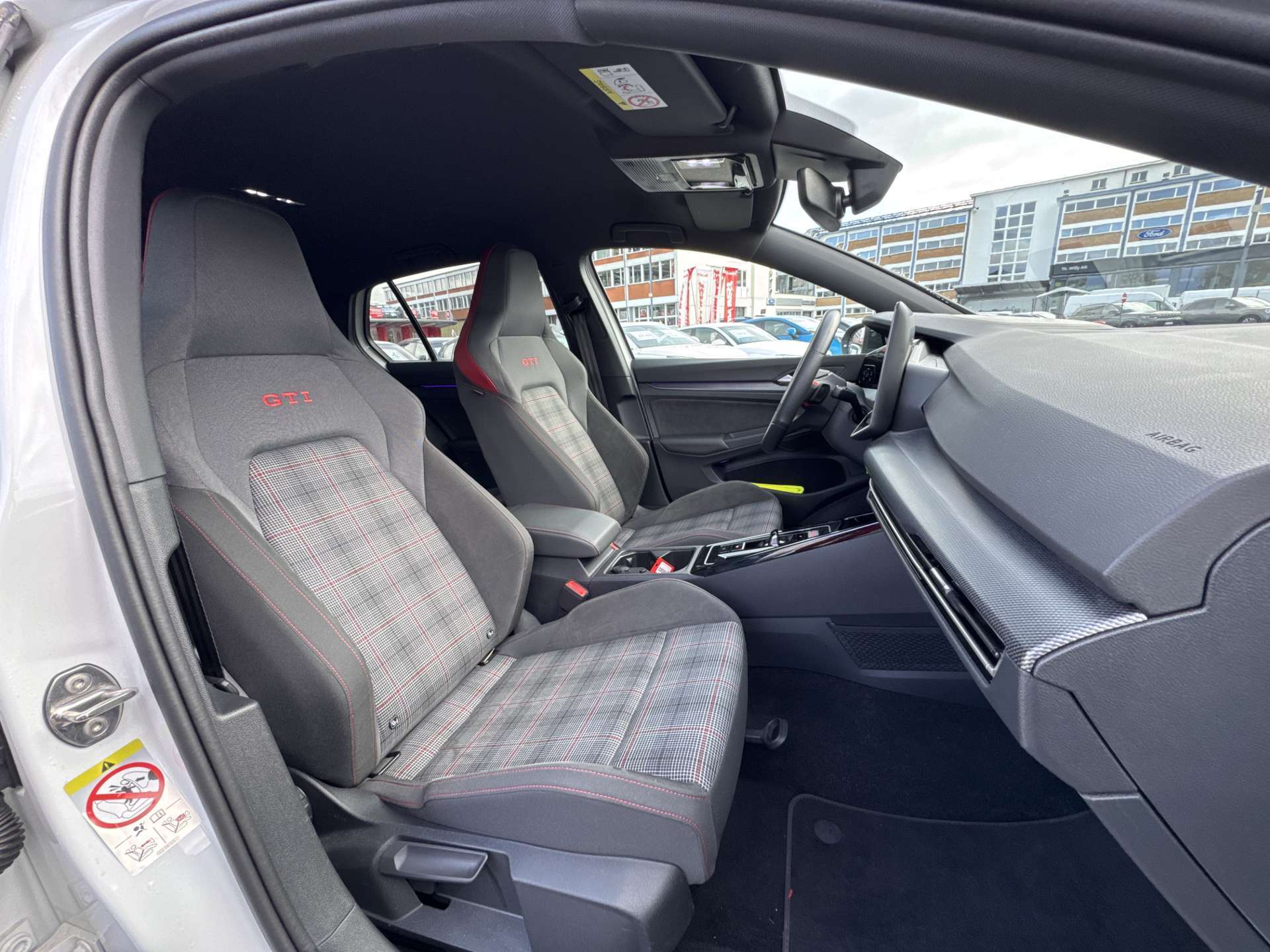 VW Golf 2.0 TSi GTi 266PS DSG-Automat-image-12