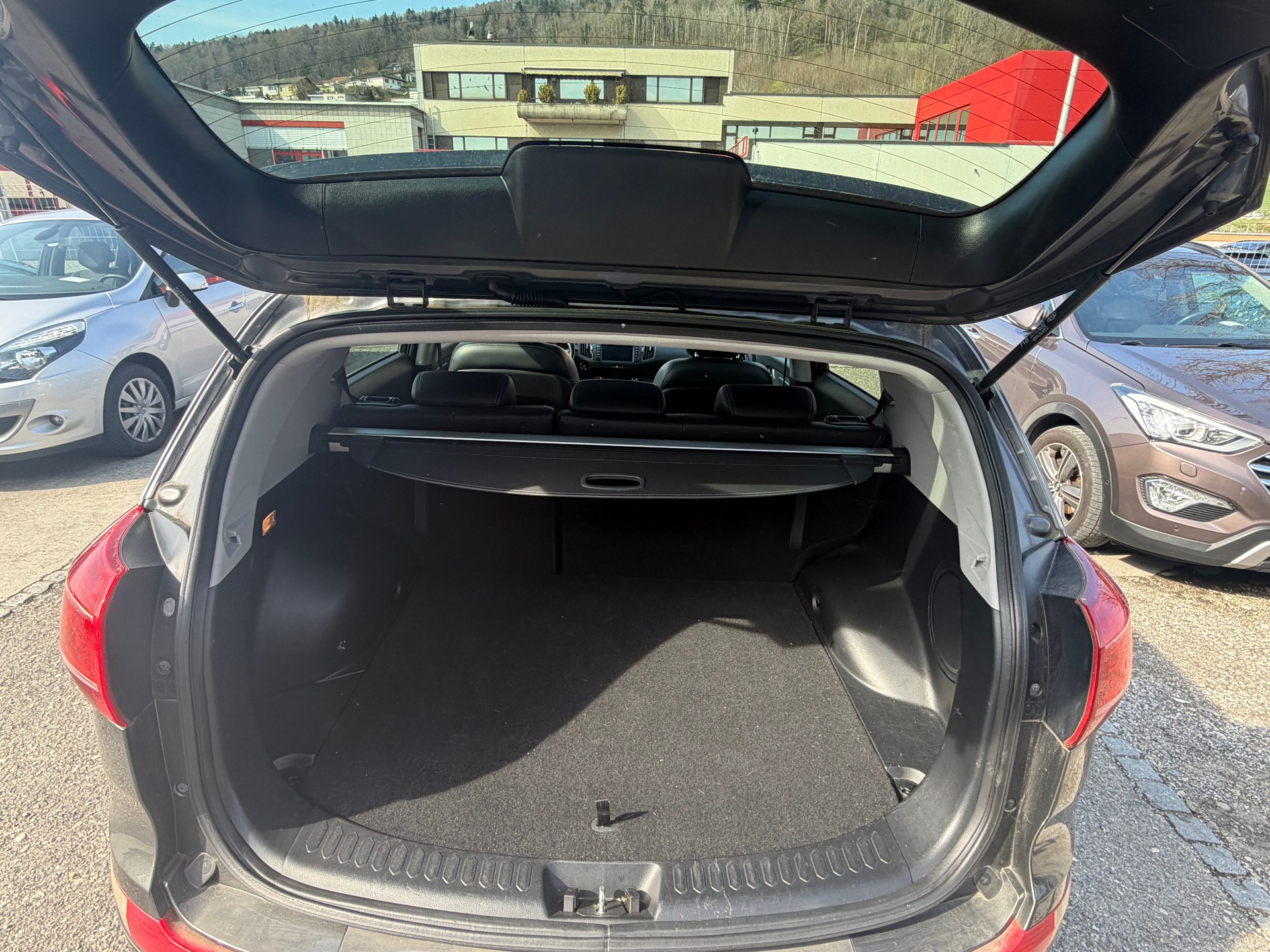 KIA Sportage 2.0 CRDi Trend 4WD Automatic-image-11