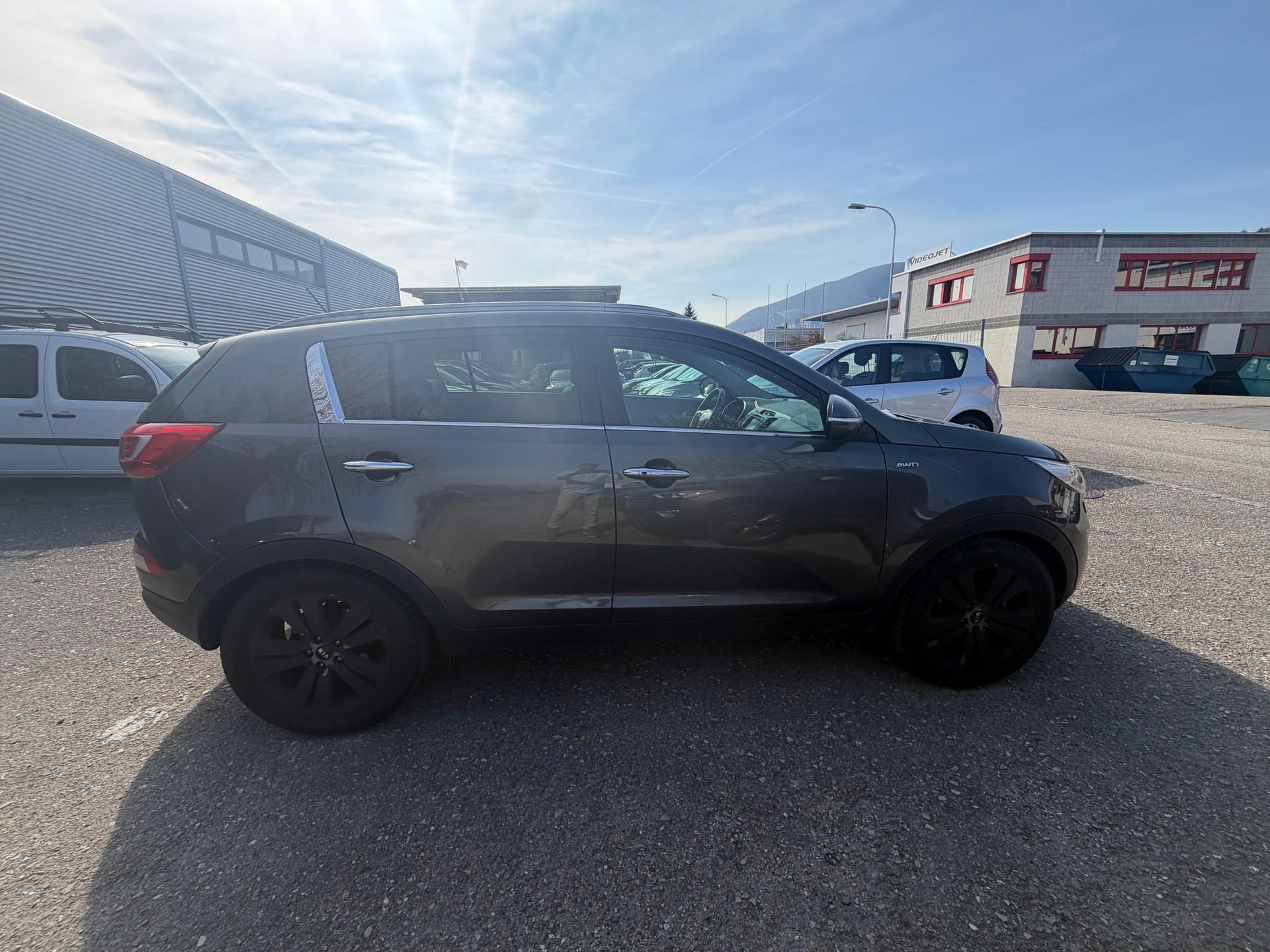 KIA Sportage 2.0 CRDi Trend 4WD Automatic-image-3
