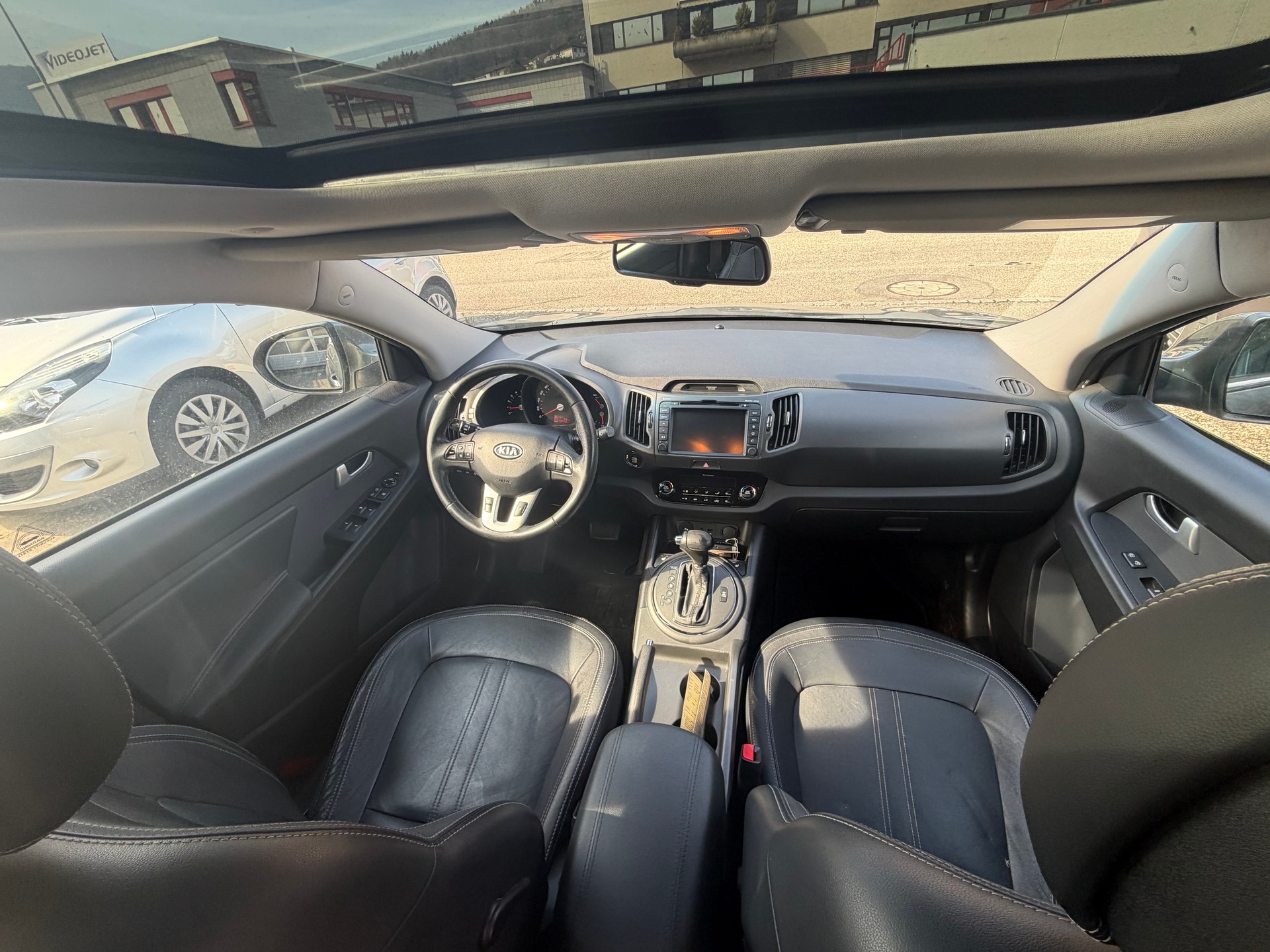 KIA Sportage 2.0 CRDi Trend 4WD Automatic-image-9