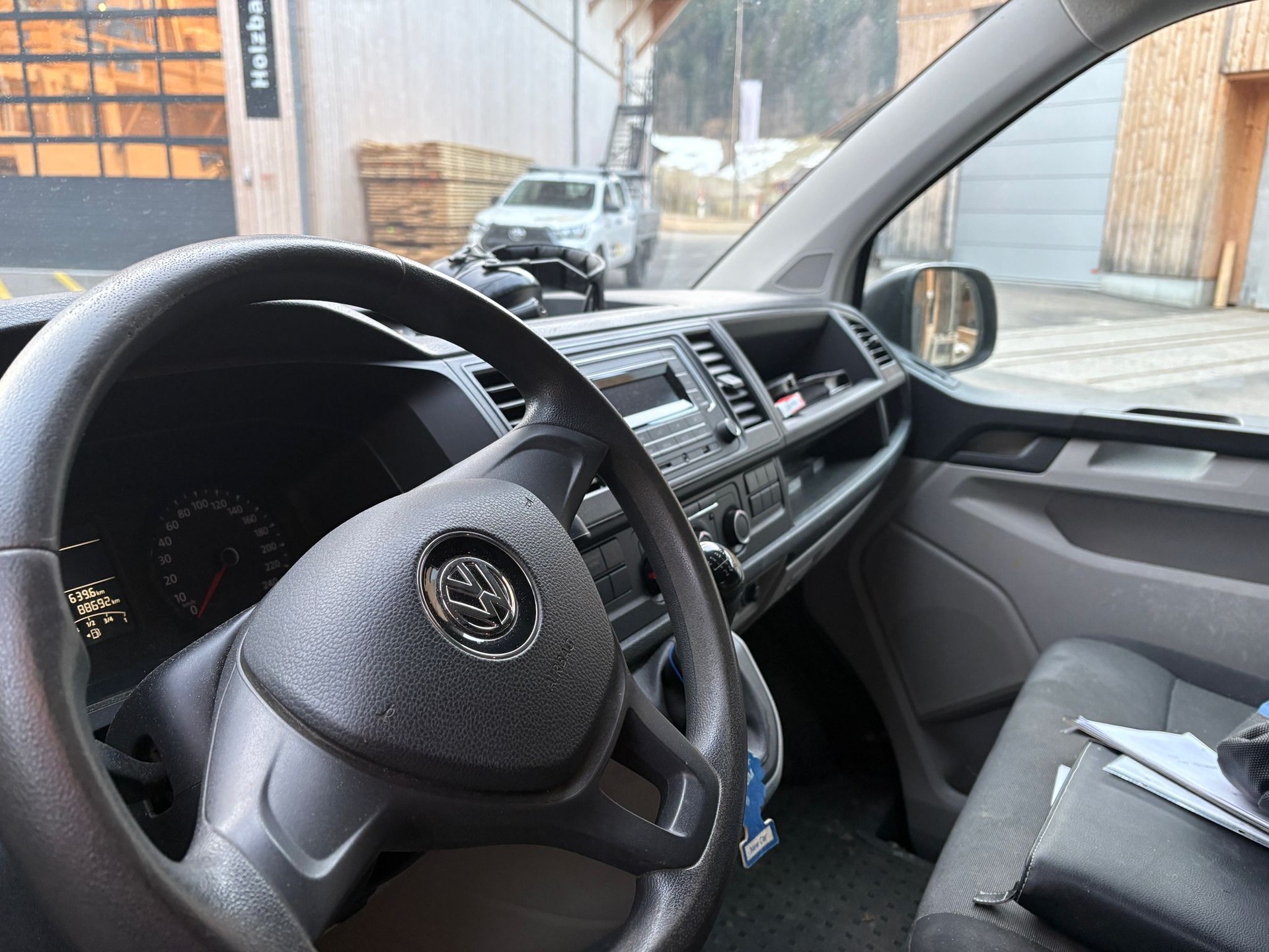 VW T6 2.0 TDI 4 Motion-image-2