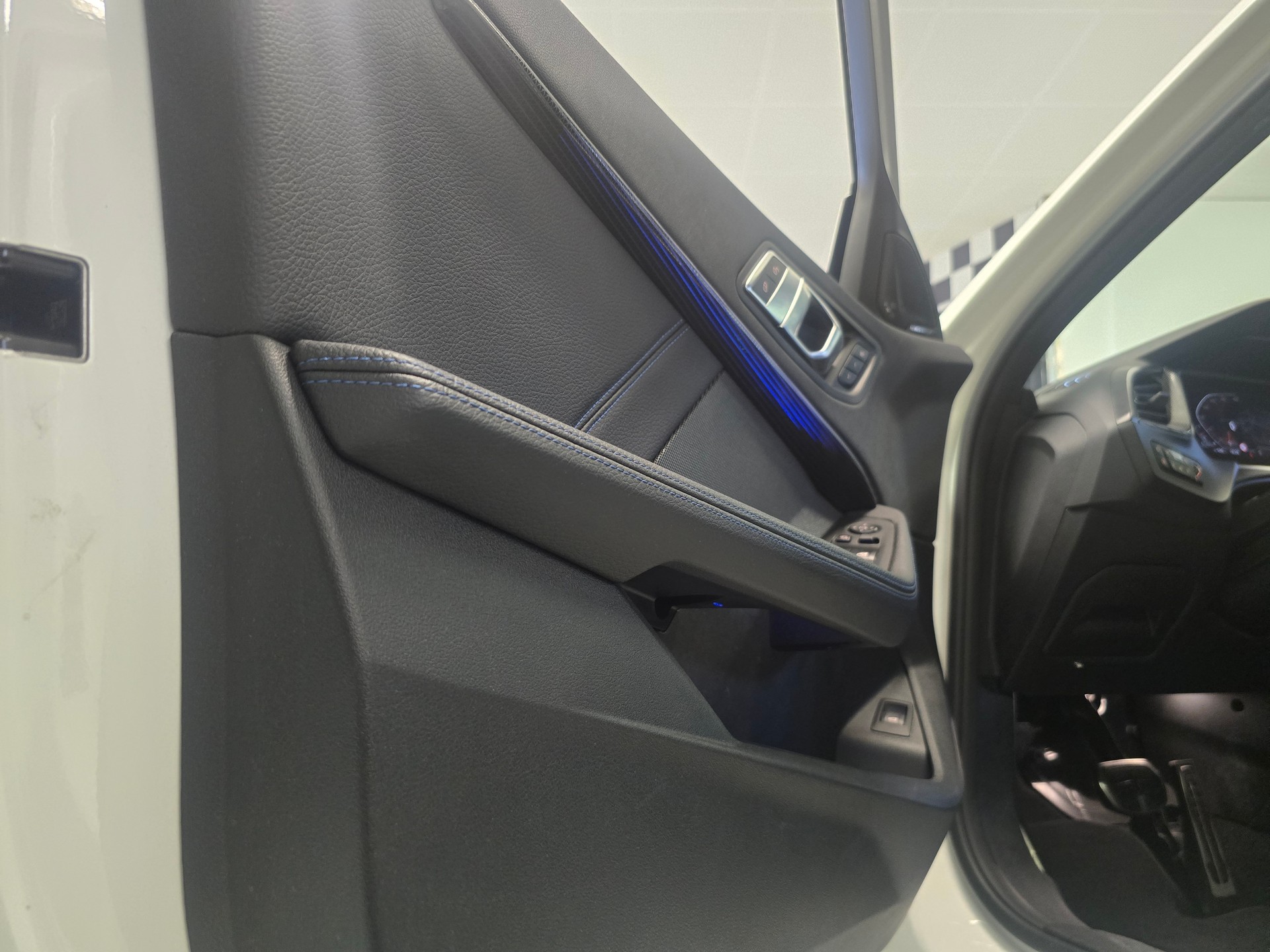 BMW 120d xDrive Steptronic M Sport-image-14