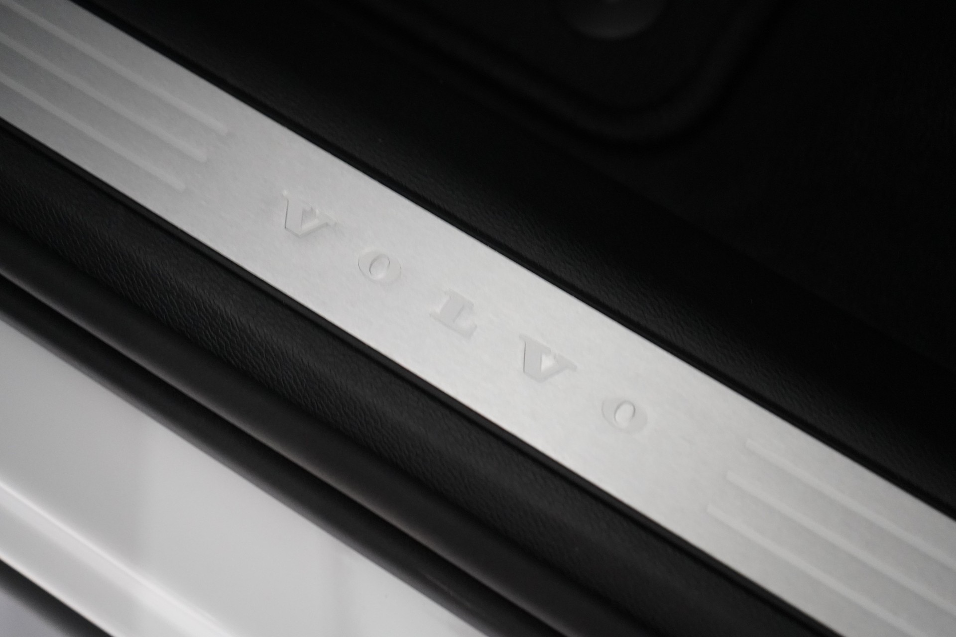 VOLVO XC60 2.0 T8 TE XCLUSIVE Ultra Dark eAWD-image-18