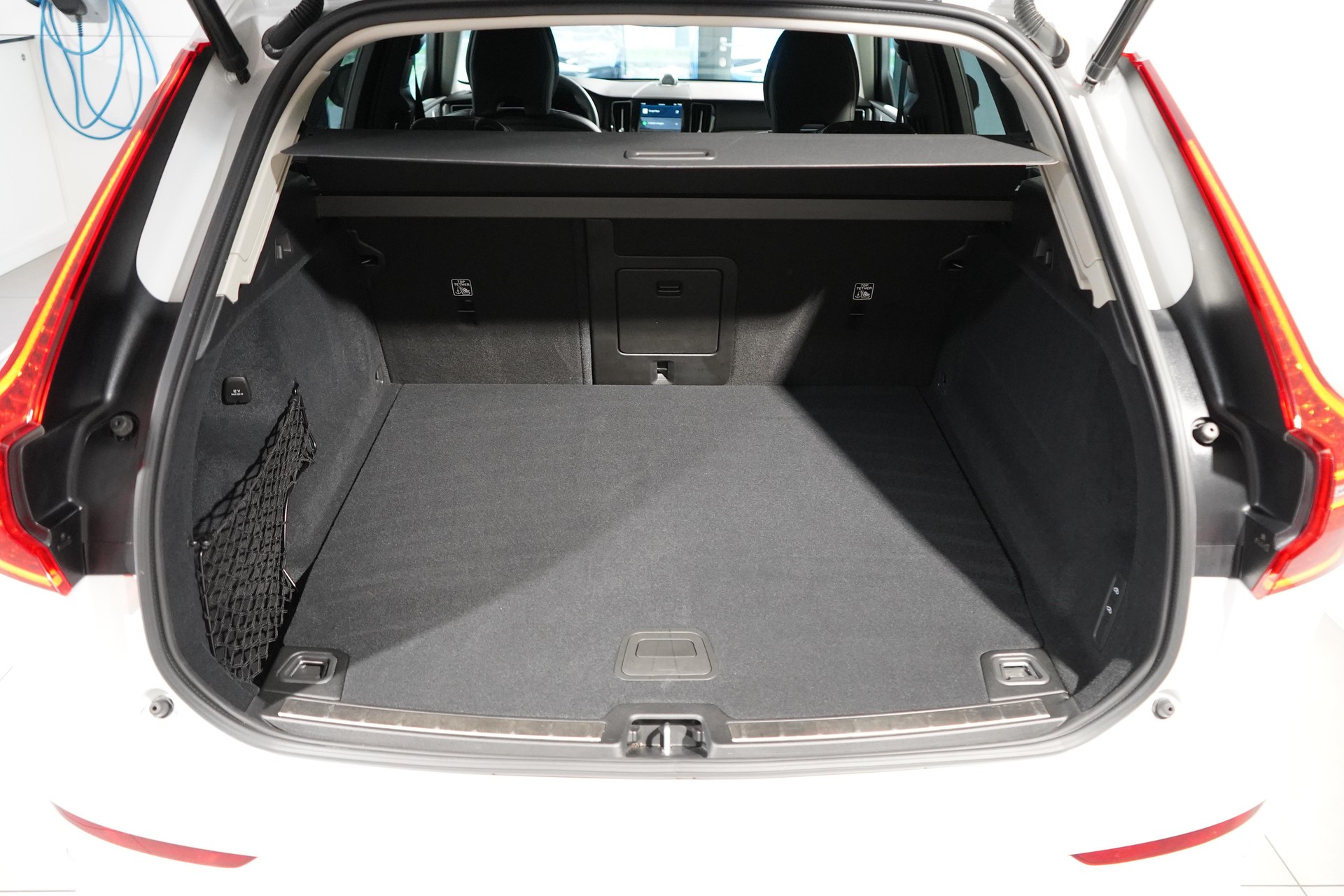 VOLVO XC60 2.0 T8 TE XCLUSIVE Ultra Dark eAWD-image-4