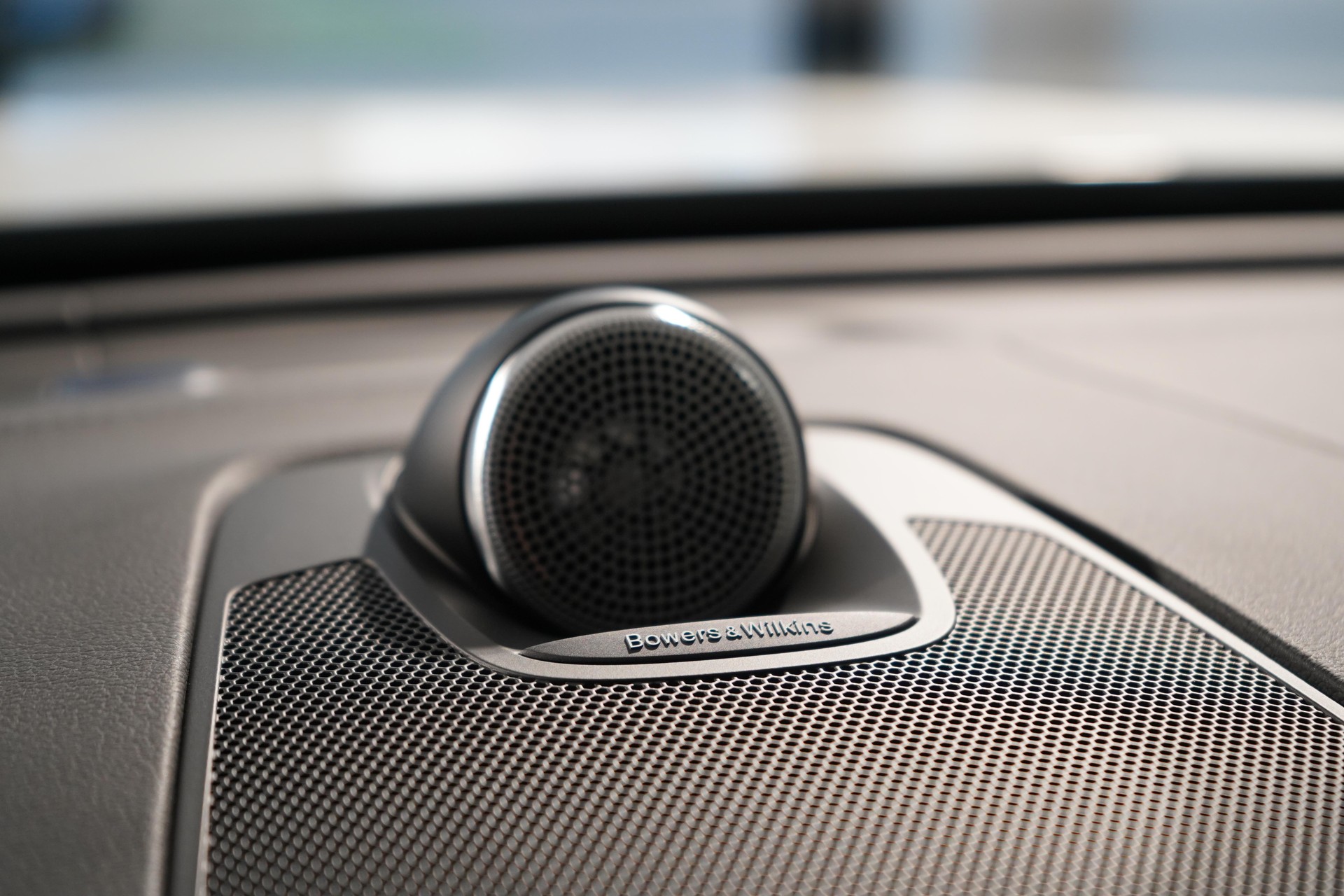 VOLVO XC60 2.0 T8 TE XCLUSIVE Ultra Dark eAWD-image-13