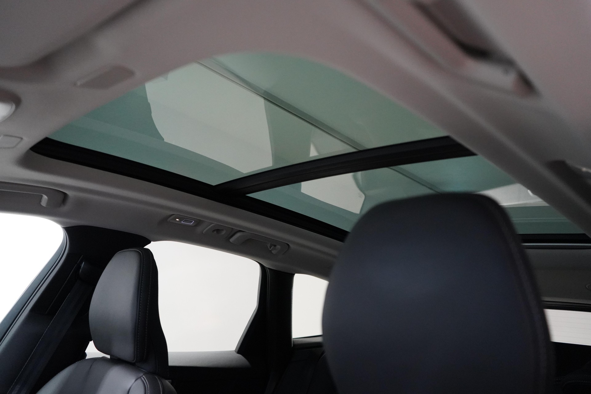 VOLVO XC60 2.0 T8 TE XCLUSIVE Ultra Dark eAWD-image-14