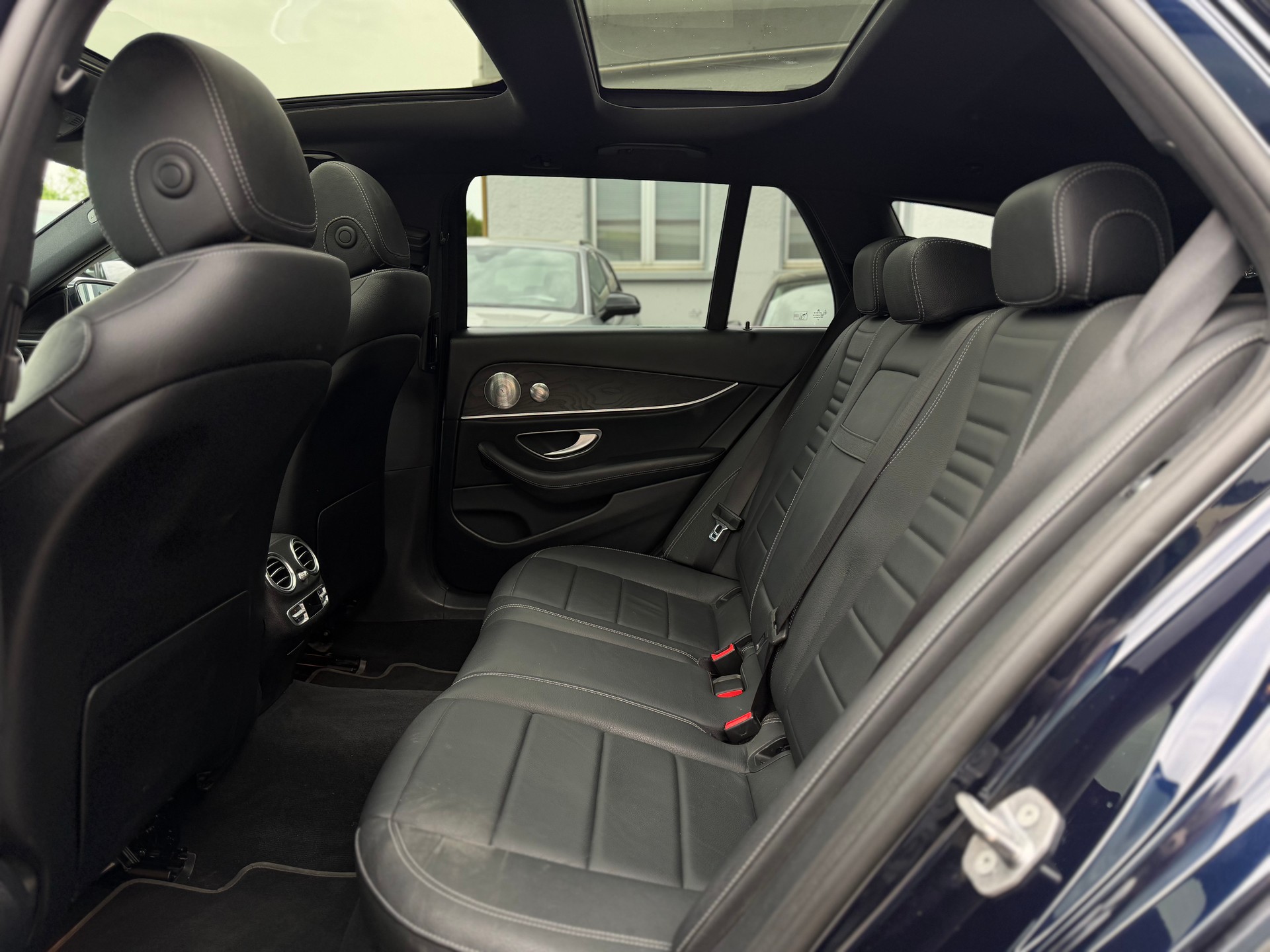 MERCEDES-BENZ E 220 d All-Terrain AHK 2.1T Avantgarde 4Matic 9G-Tronic-image-11
