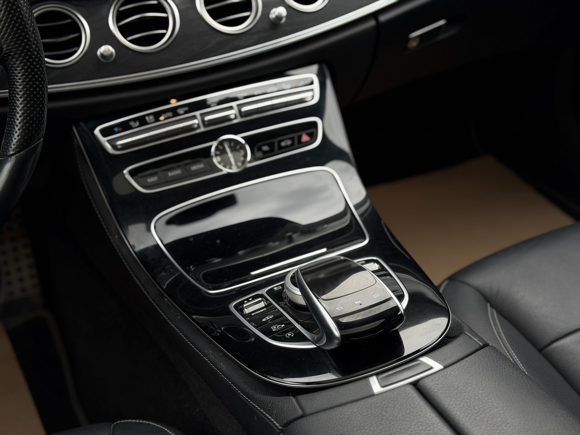 MERCEDES-BENZ E 220 d All-Terrain AHK 2.1T Avantgarde 4Matic 9G-Tronic-image-16