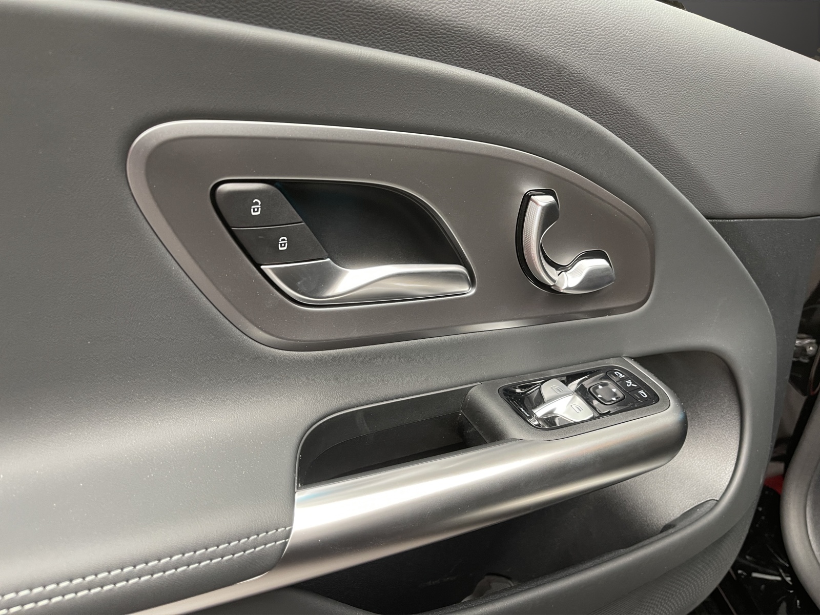 MERCEDES-BENZ CLA 250+ with EQ Technology-image-12