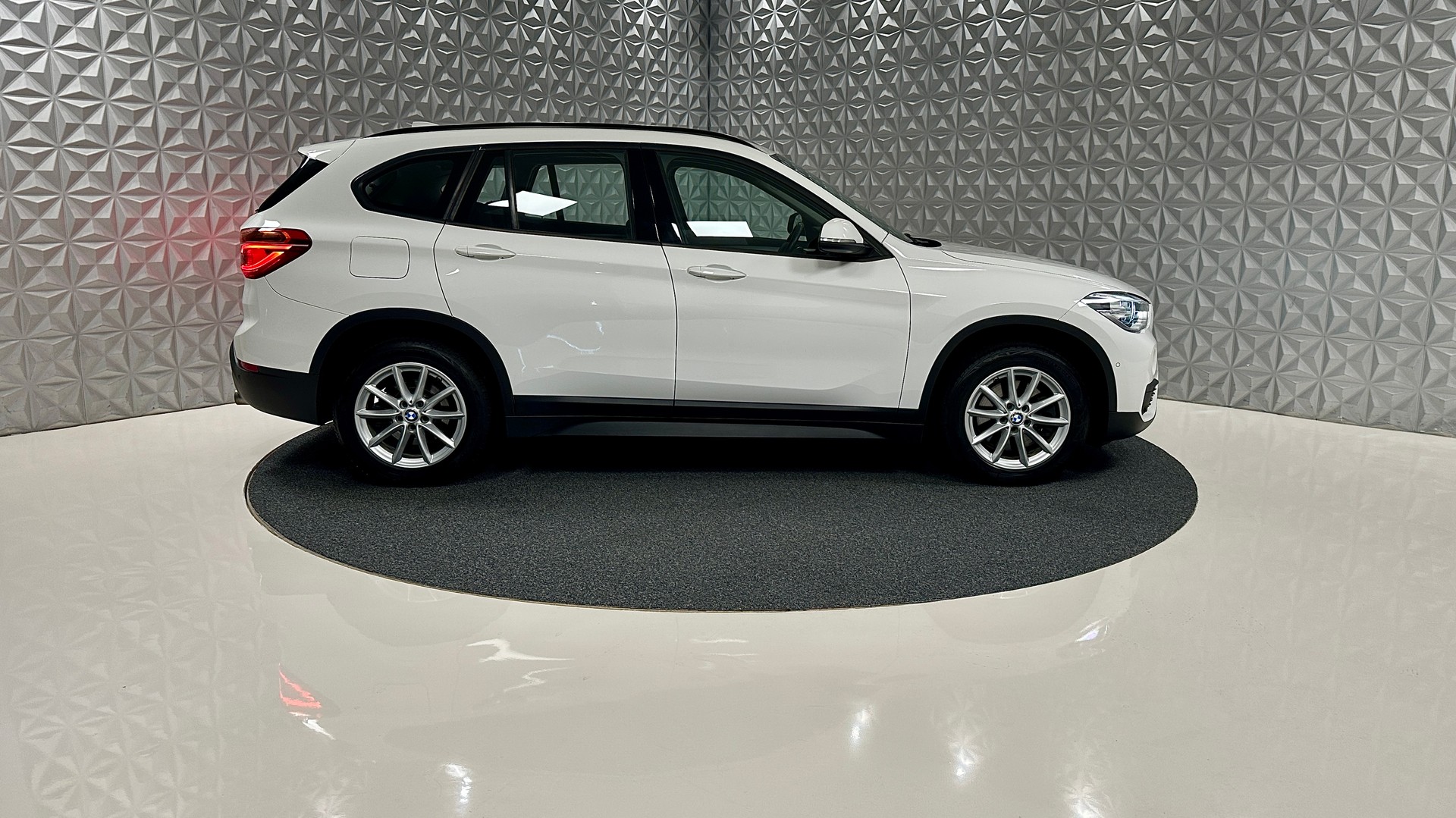BMW X1 xDrive 20d Steptronic-showroom-element-3