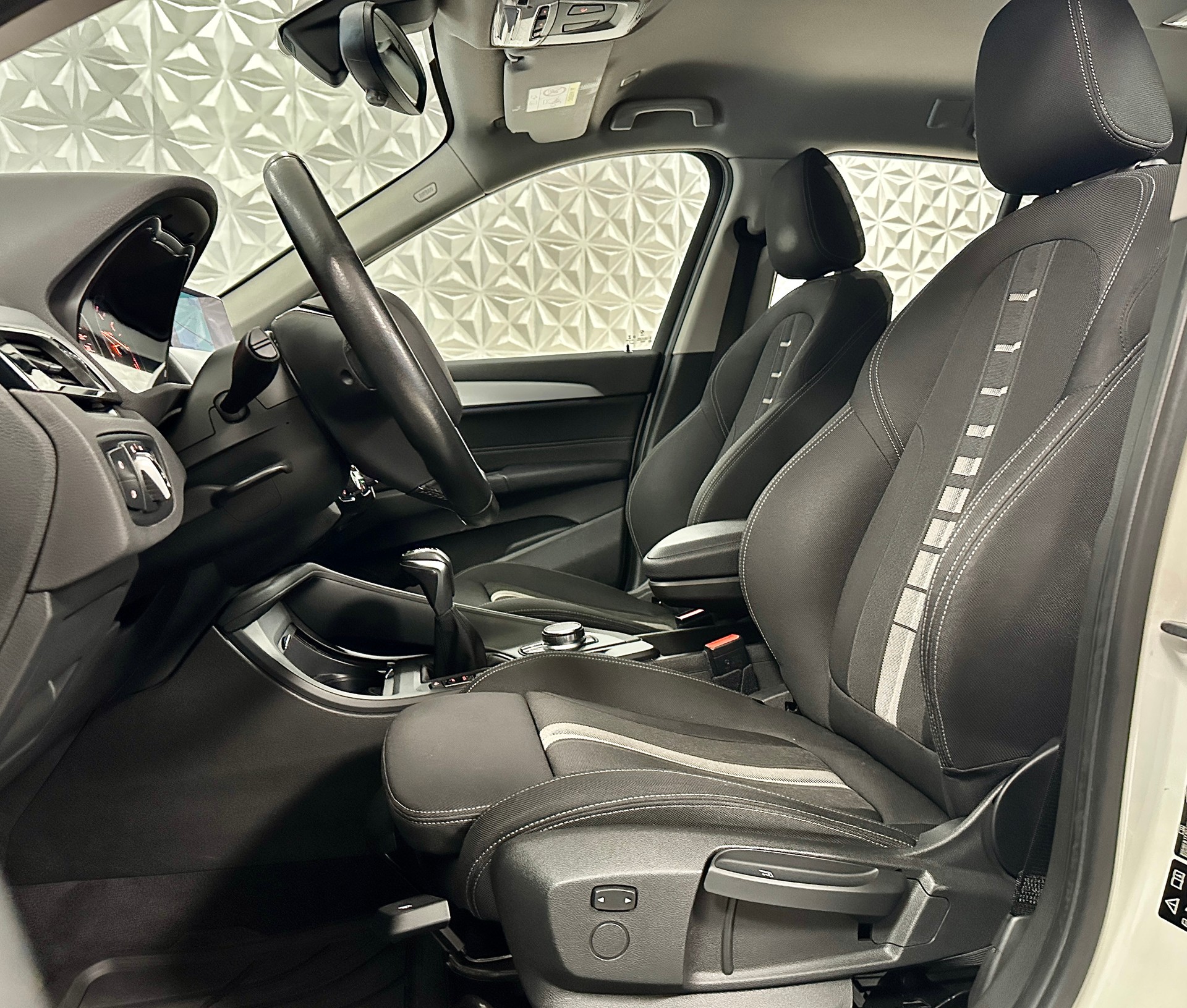 BMW X1 xDrive 20d Steptronic-image-11