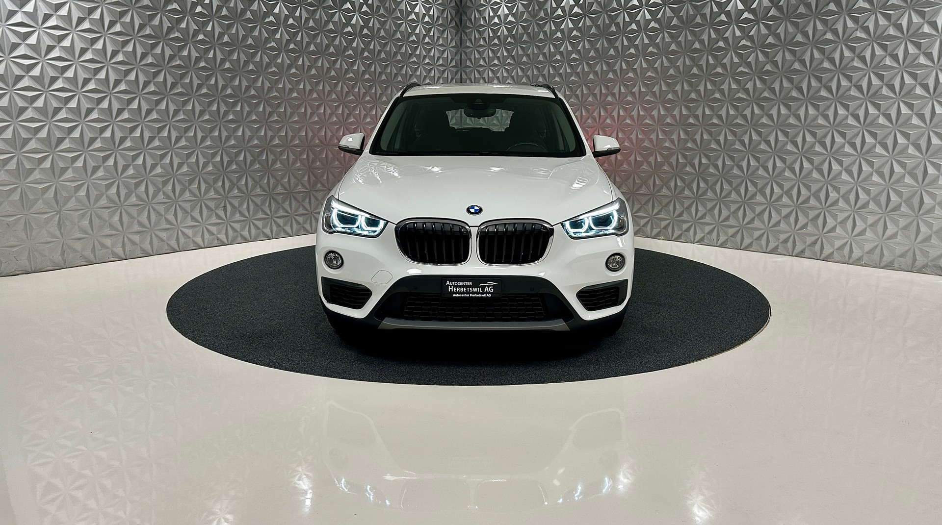 BMW X1 xDrive 20d Steptronic-showroom-element-1