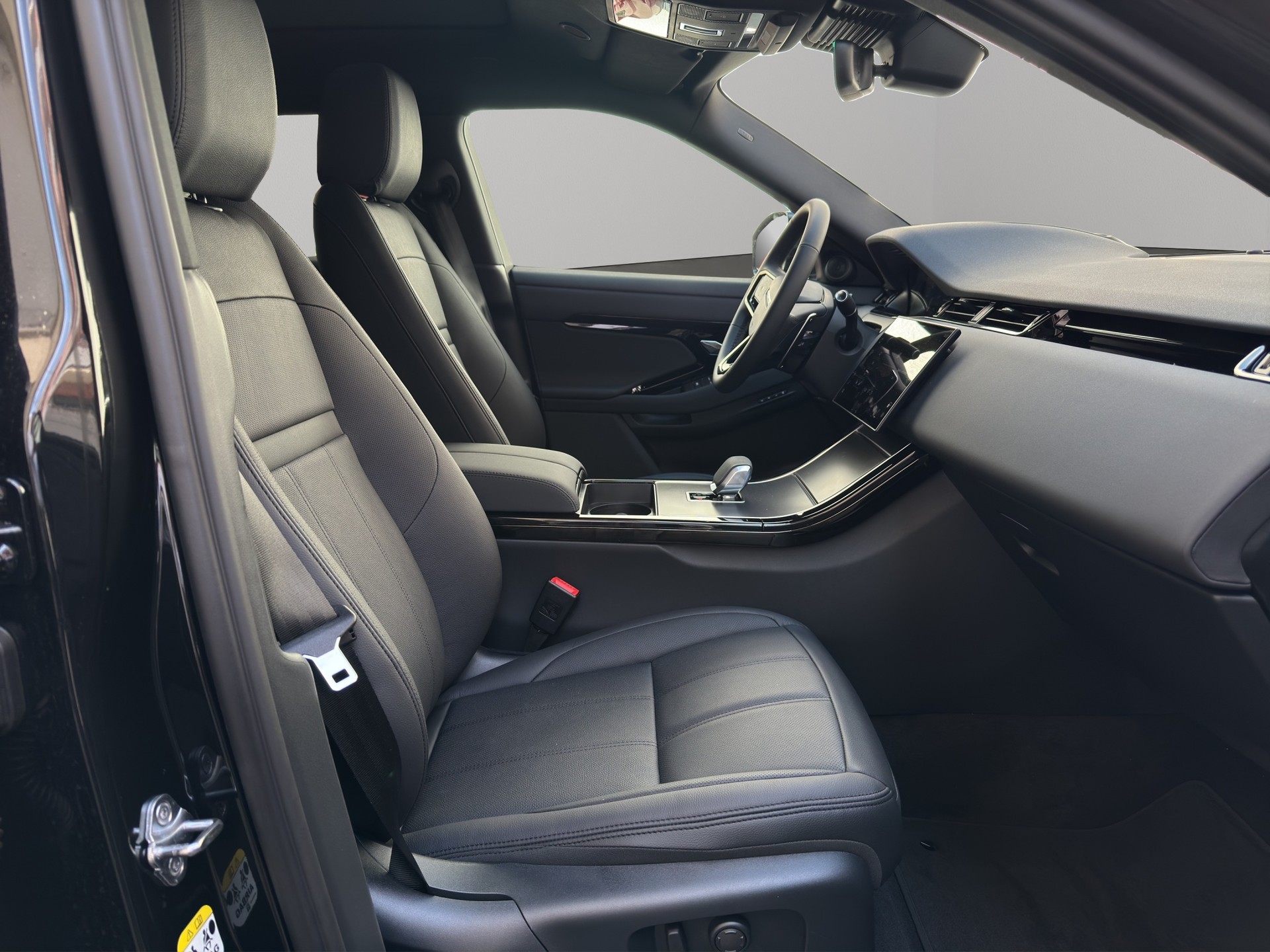 LAND ROVER Range Rover Evoque 1.5 T 270e S-image-13